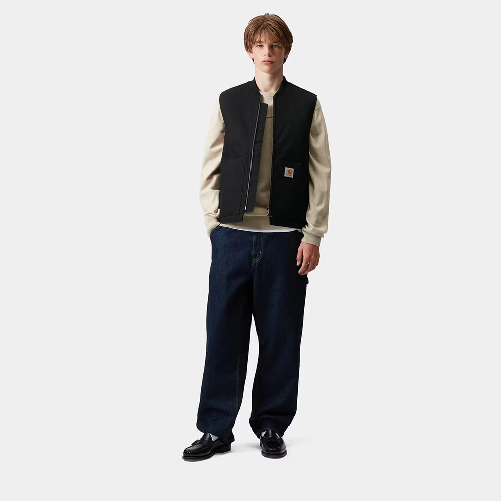 “Carhartt WIP Classic Vest in Black (Rigid) Dearborn Canvas mit Kängurutaschen und Marken-Patch jetzt bei STICKABUSH.“