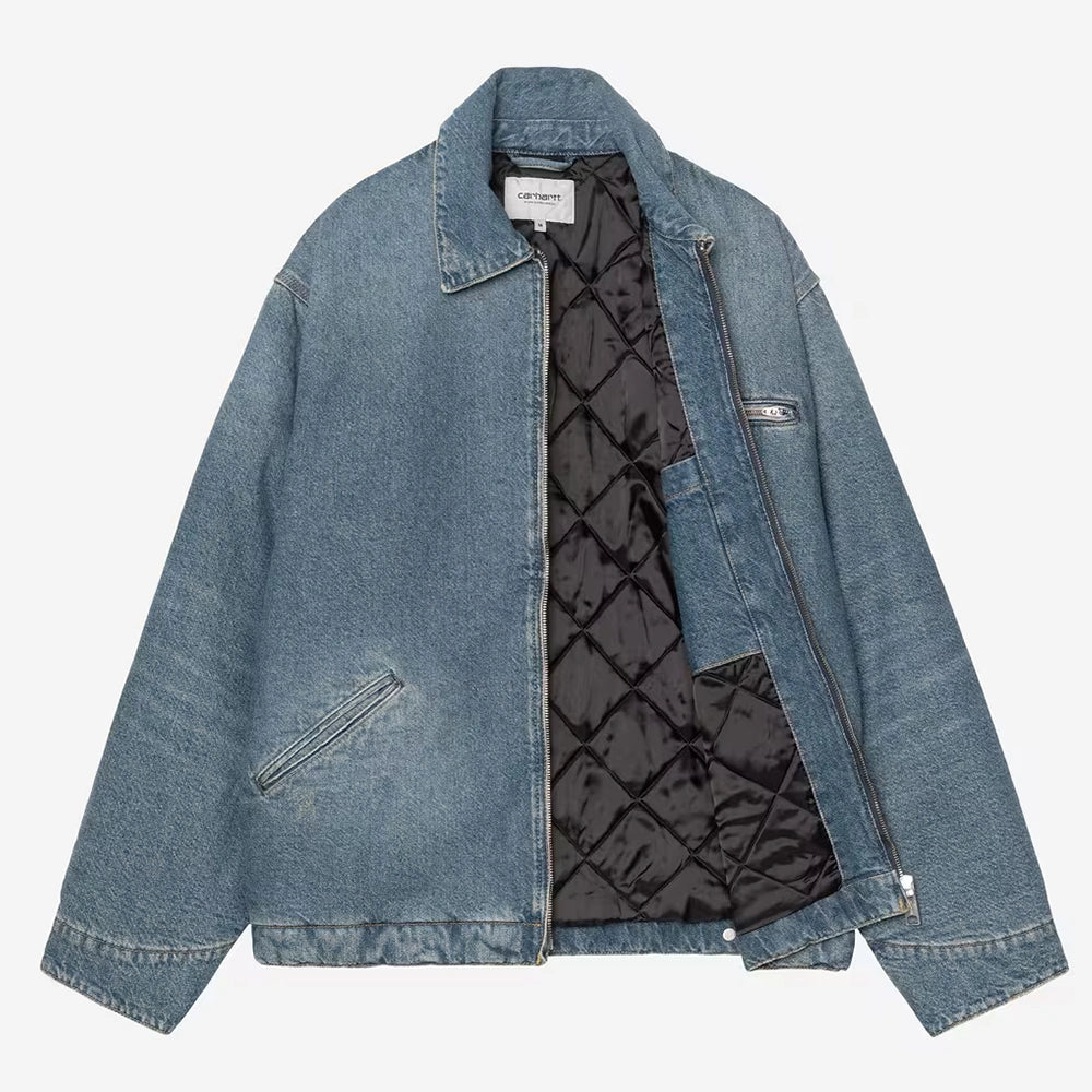 “Carhartt WIP OG Detroit Jacket Blue grind wash Vorderansicht mit Cordkragen und Brusttasche bei Stickabush Berlin.“