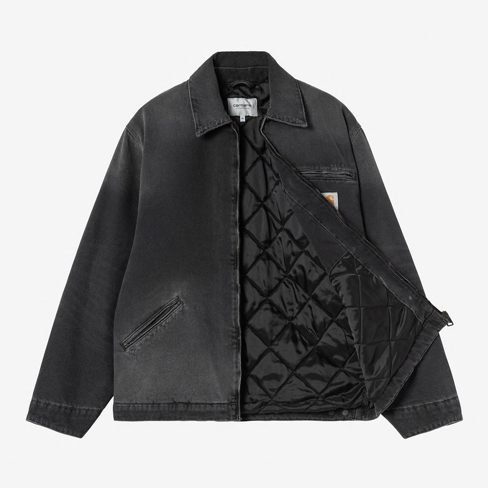 "Schwarze Carhartt WIP OG Detroit Jacket aus 12oz Dearborn Canvas mit Cordkragen und Brusttasche im Grind-Wash-Look bei Stickabush Berlin."