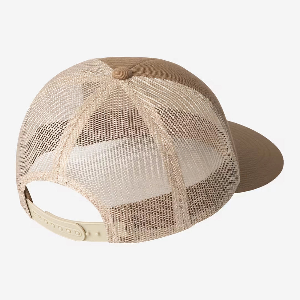 “Carhartt WIP Take Off Trucker Cap in Stone Beige mit braunem Grafik-Patch und Mesh-Rückseite bei Stickabush.“