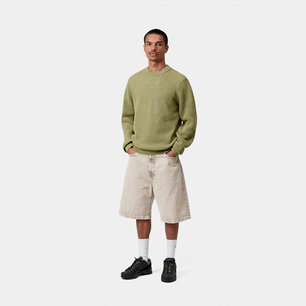 „Carhartt WIP Landon Short für Herren in Opuntia Chalk Wash – weit geschnittene Jeans-Shorts im Loose Fit aus salbeigrün verwaschenem Denim mit Logo-Patch bei Stickabush Berlin.“