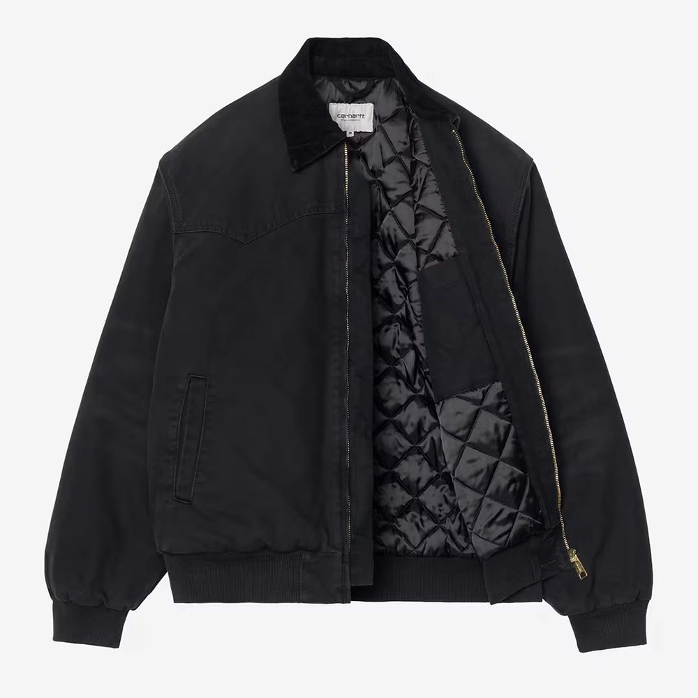 Carhartt WIP OG Santa Fe Jacket in Black / Black – Vorderansicht der schwarzen Stone-Canvas-Workwear-Jacke mit farblich abgesetzten Cord-Details und Reißverschlusstasche.