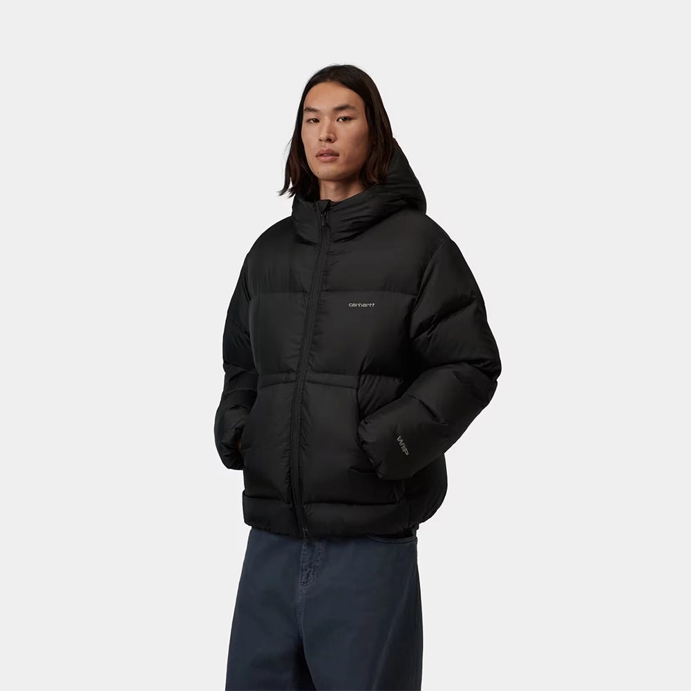 Carhartt WIP Ardon Jacket in Black / Shady Grey mit Kapuze und dezentem Logo-Details – Frontansicht am Model im STICKABUSH Online-Shop