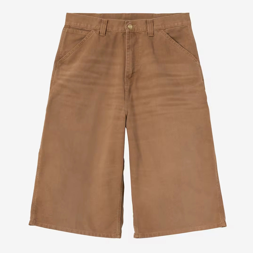 Carhartt WIP OG Single Knee Long Short in WIP H Brown – Vorderansicht der braunen Canvas-Workwear-Shorts mit Tool-Taschen und Hammerlasche.
