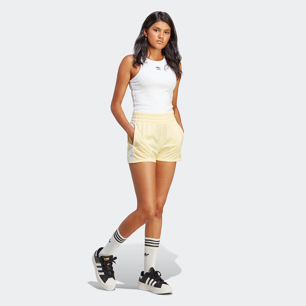 Adidas 3-Stripes Shorts W Gelb  stab retro sneaker  air force one damen  retro sneaker damen  snkraddicted  streetwear marken  schuhe 80er jahre  sneakerjagers  adidas limited edition  80er schuhe  retro sneaker  seltene sneaker  adidas sonderedition