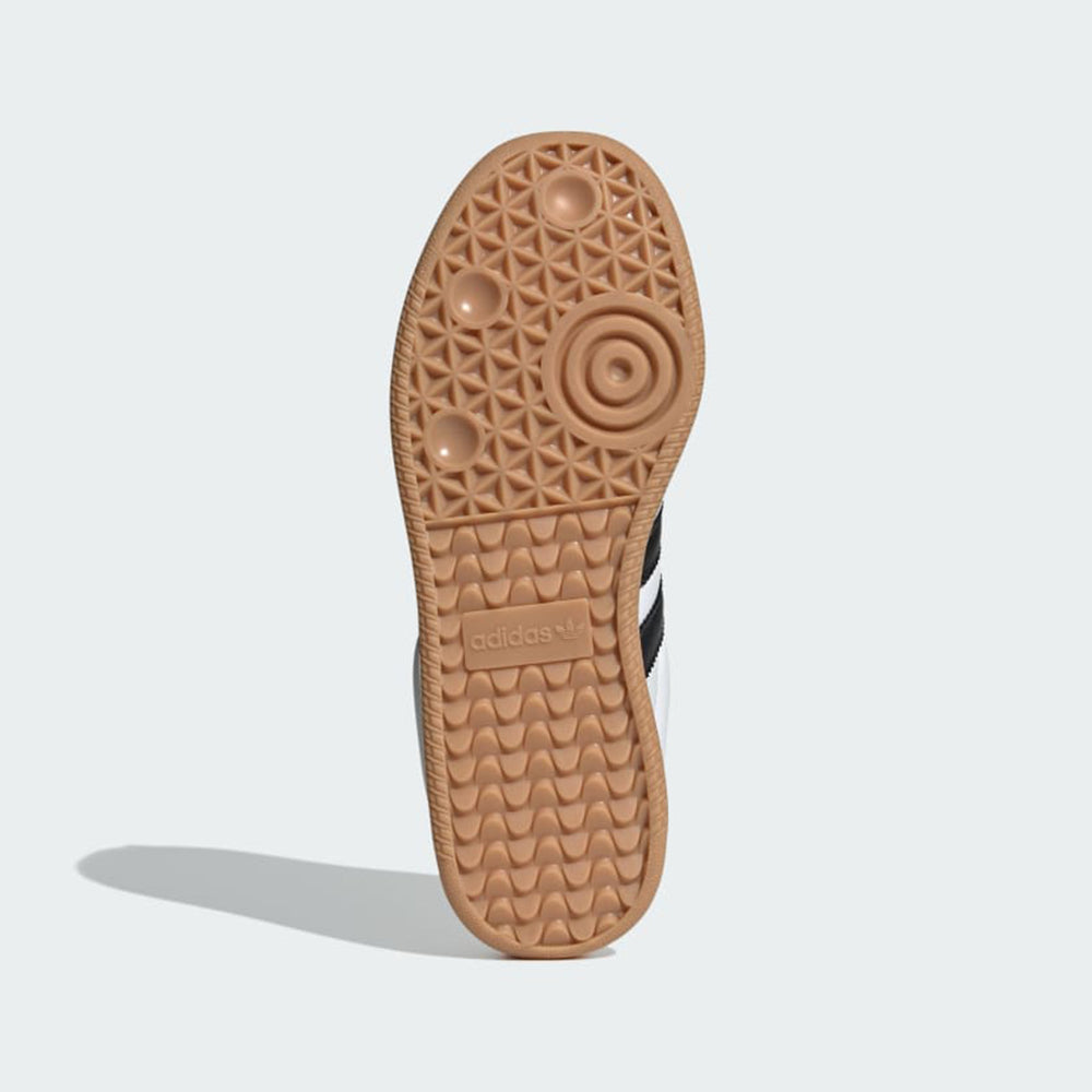 "Adidas Samba XLG White/Black IE1377: Retro Sneaker mit Leder, Wildleder-Details, 3-Streifen-Design und breiteren Sohle bei Stickabush Berlin.“