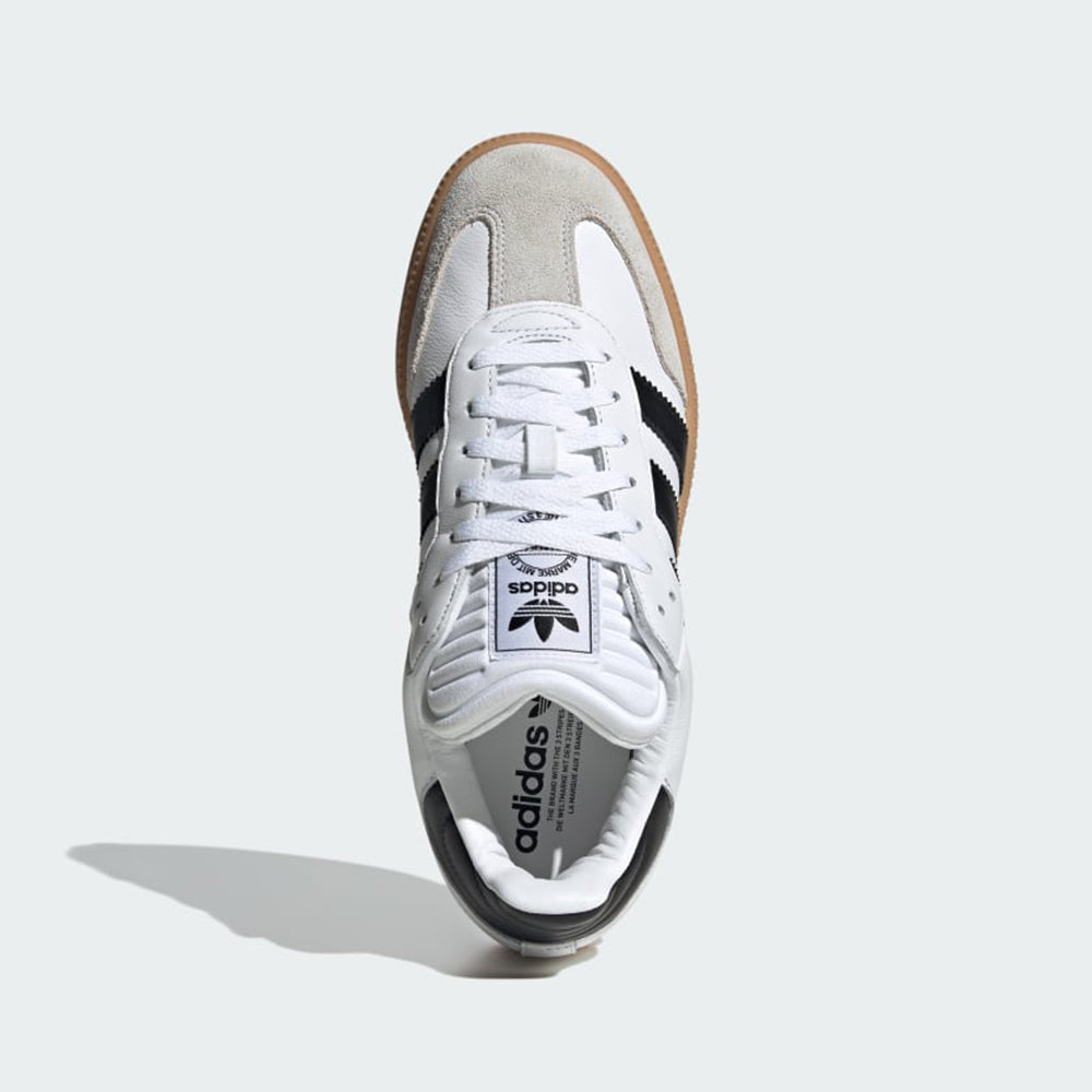 "Adidas Samba XLG White/Black IE1377: Retro Sneaker mit Leder, Wildleder-Details, 3-Streifen-Design und breiteren Sohle bei Stickabush Berlin.“