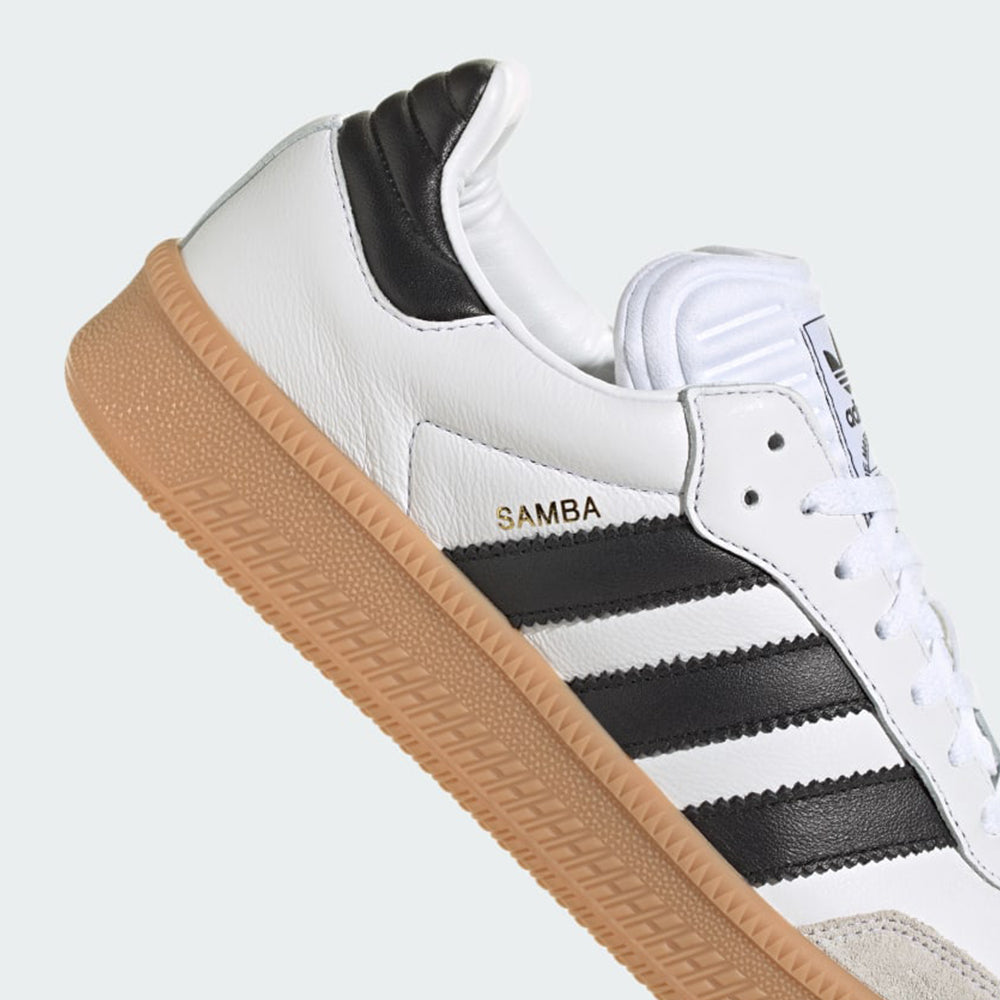"Adidas Samba XLG White/Black IE1377: Retro Sneaker mit Leder, Wildleder-Details, 3-Streifen-Design und breiteren Sohle bei Stickabush Berlin.“