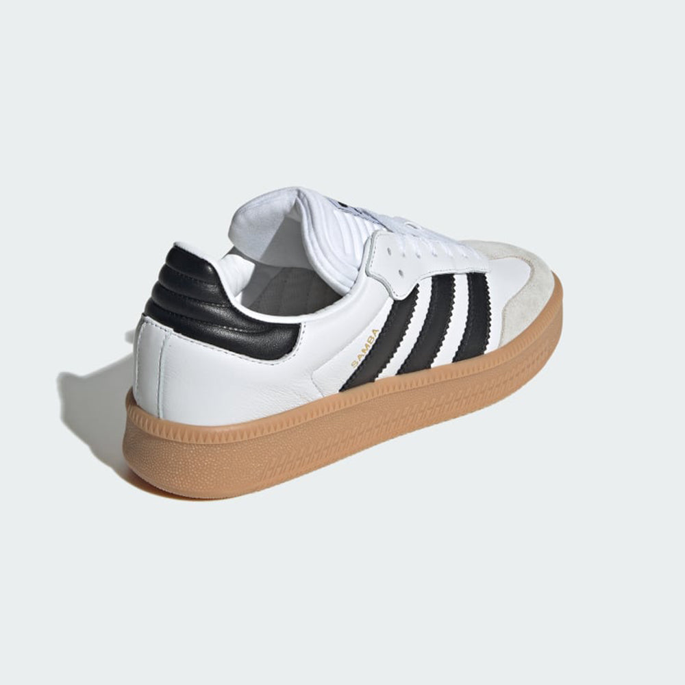 "Adidas Samba XLG White/Black IE1377: Retro Sneaker mit Leder, Wildleder-Details, 3-Streifen-Design und breiteren Sohle.“