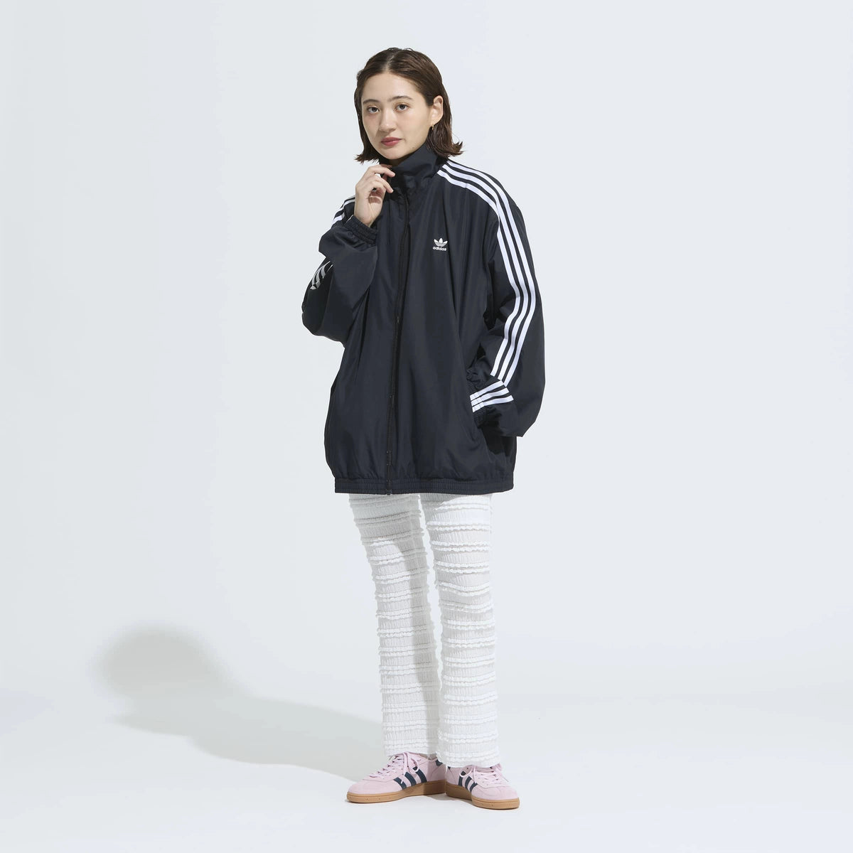 adidas Originals Handball Spezial Sneaker in Clear Pink / Arctic Night / Gum – Frontansicht Outfit am Model im STICKABUSH Online-Shop