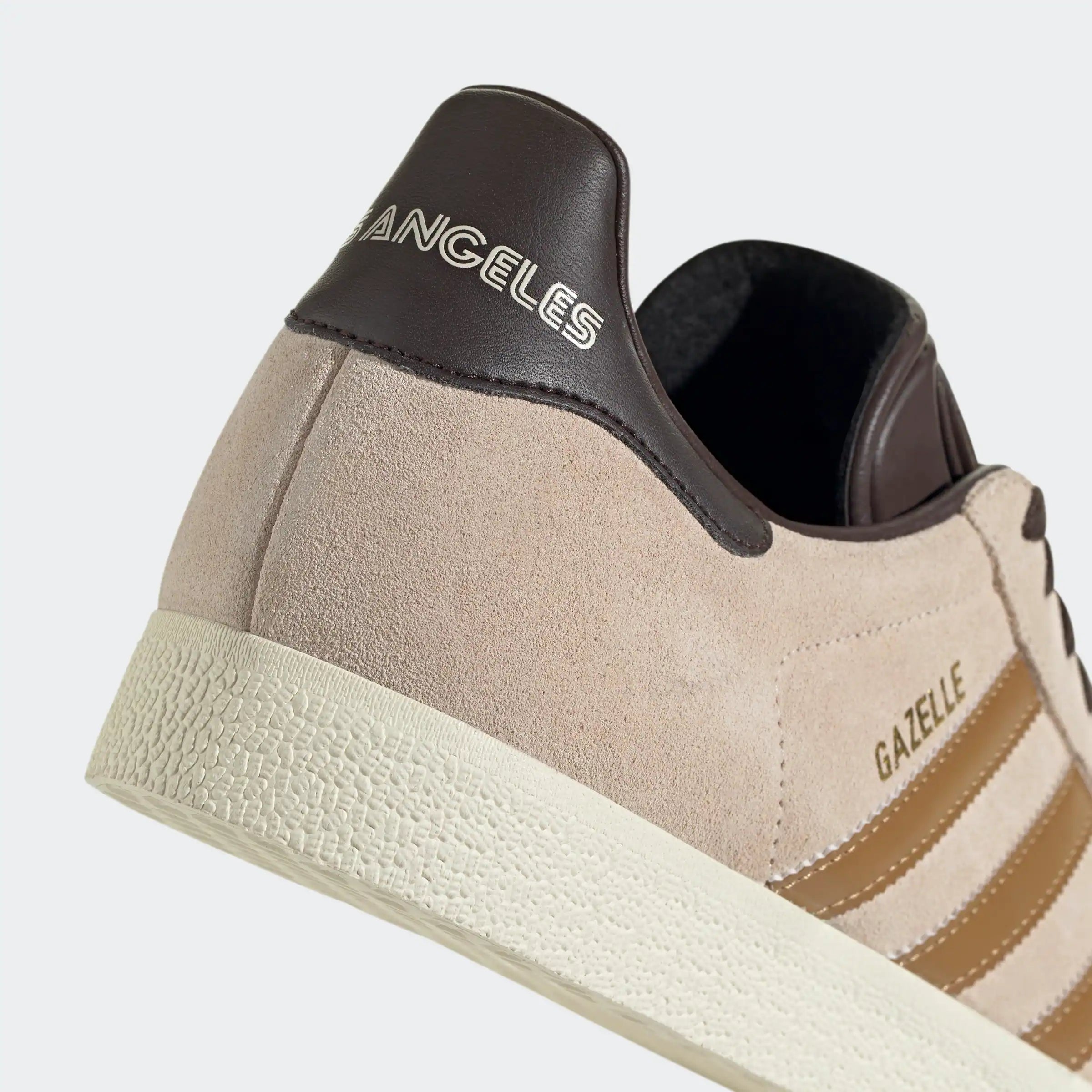 “Adidas Gazelle Retro-Sneaker in Braun/Gold IH0203: Schuhe mit „Gazelle“-Branding und MLS Team Edition von LAFC.“