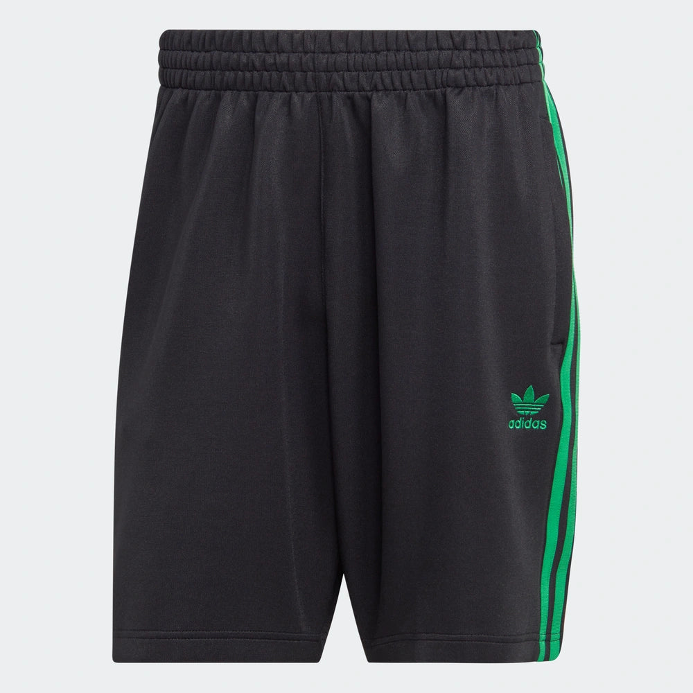 "Adidas Classics Shorts, Black/Green (Schwarz/Grün), weiches Material (vermutlich Baumwolle), sportliche Shorts mit grünen Akzenten und Logo."