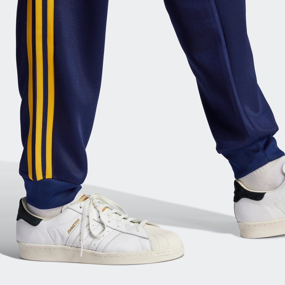 "Adidas Classics+ SST Track Pants, IJ6998, aus Polyester/Baumwolle, schmal geschnitten, klassische adidas Trainingshose mit 3-Streifen."