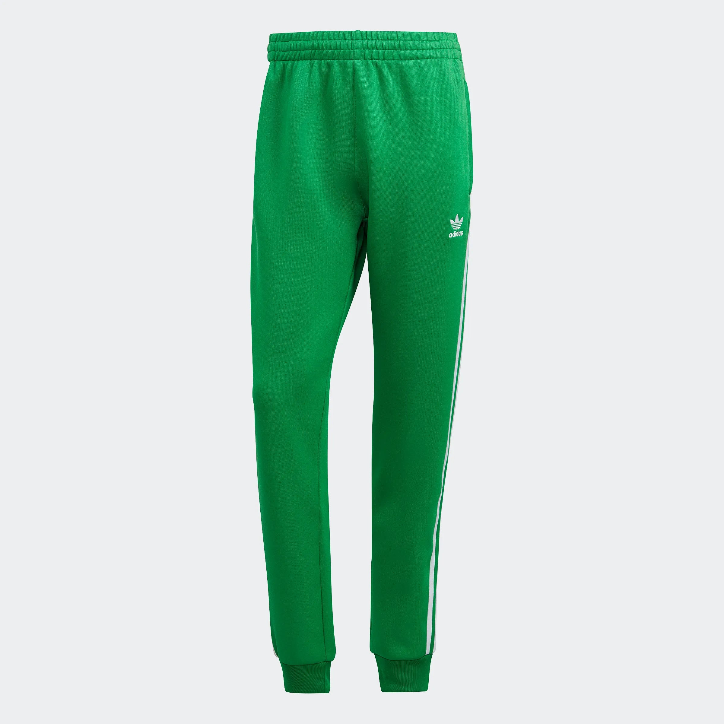"Adidas Classics SST Trainingshose, Grün, glattes Trikotmaterial (vermutlich Polyester), klassische Trainingshose mit drei weißen Streifen an den Seiten."