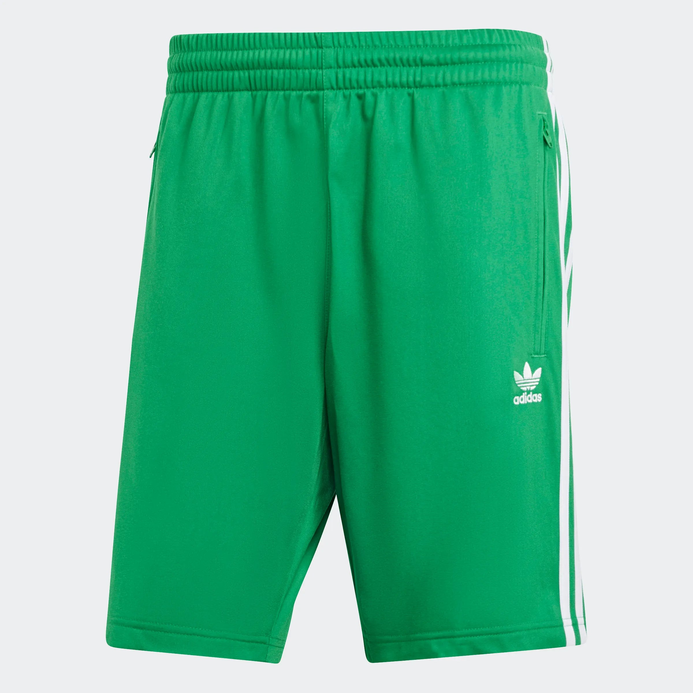 "Adidas Classics Firebird Shorts in Grün/Weiß, IM9420, adidas shorts aus Polyester-Mischung, klassische Trainingsshorts mit Streifen, Reißverschlusstaschen."