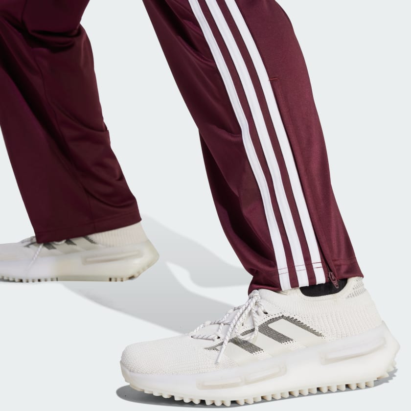 "Adidas Classics Firebird Track Pants in Maroon/Weiß, IN4678, adidas Trainingshose aus Polyester-Mischung, klassische Trainingshose mit Streifen, Reißverschlusstaschen."