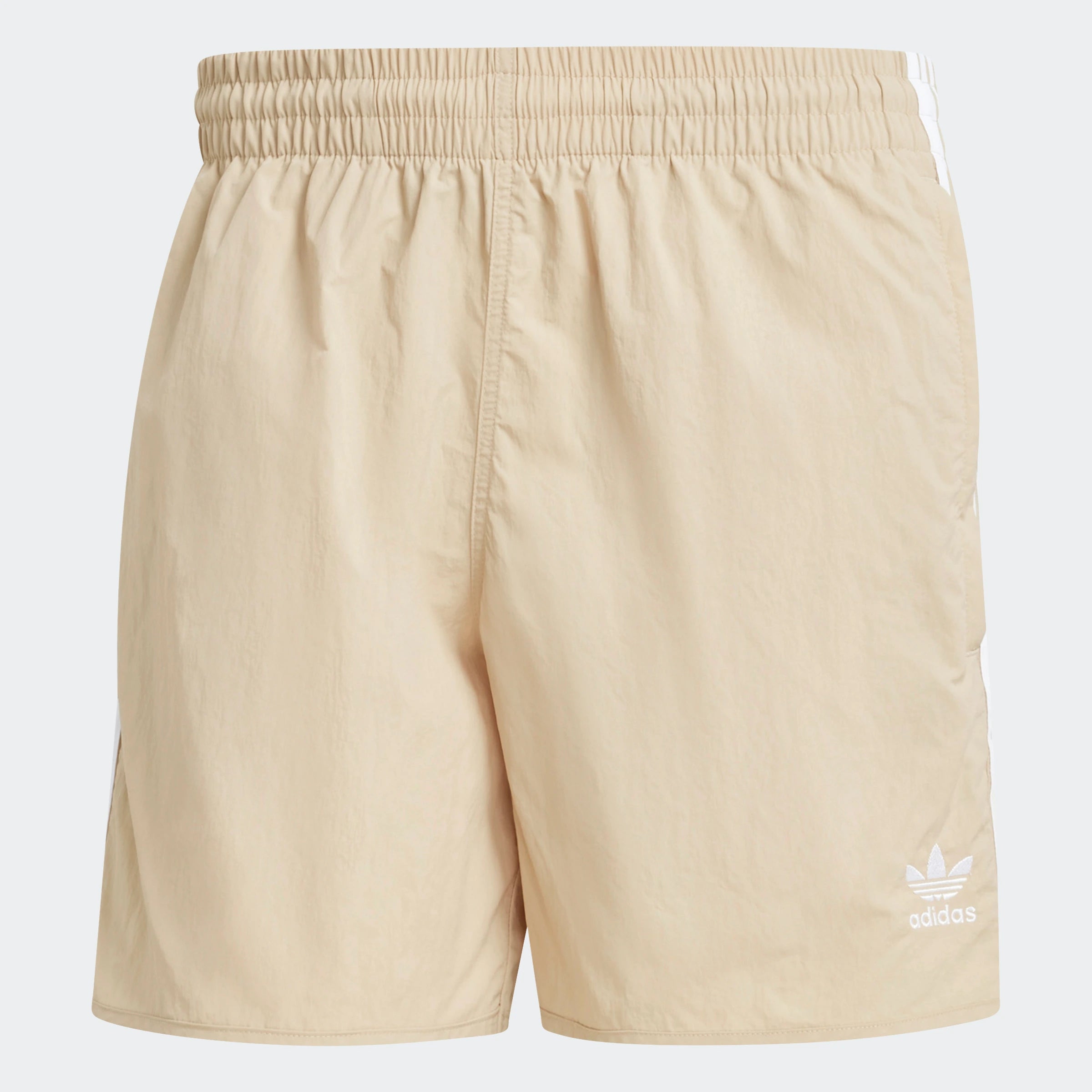 “Beige Adidas Classics Sprinter Shorts. Schlichtes Design, leichtes Material, seitliche 3 Streifen in Weiß, elastischer Bund mit Kordelzug.“