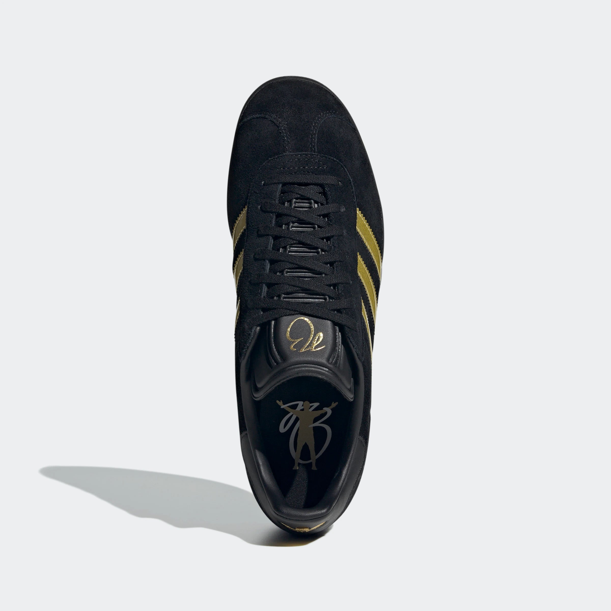 “Adidas Gazelle Retro-Sneaker in Schwarz/Gold JH5703: JB Schuhe mit „Gazelle“-Branding an der Seite und Suede Upper.“