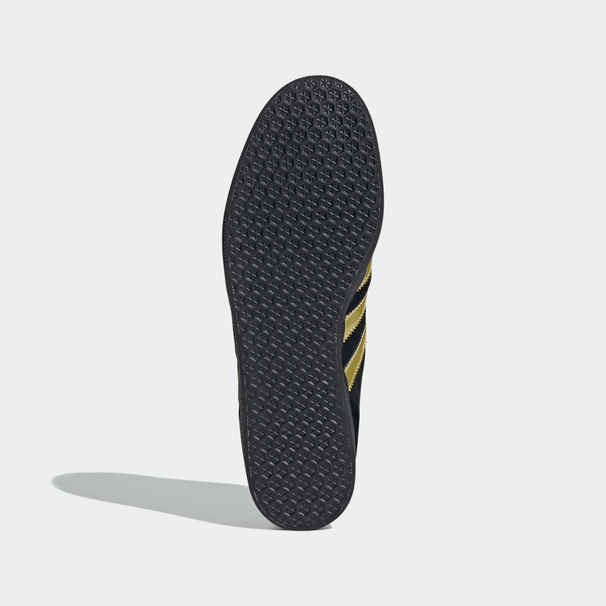 “Adidas Gazelle Retro-Sneaker in Schwarz/Gold JH5703: JB Schuhe mit „Gazelle“-Branding an der Seite und Suede Upper.“