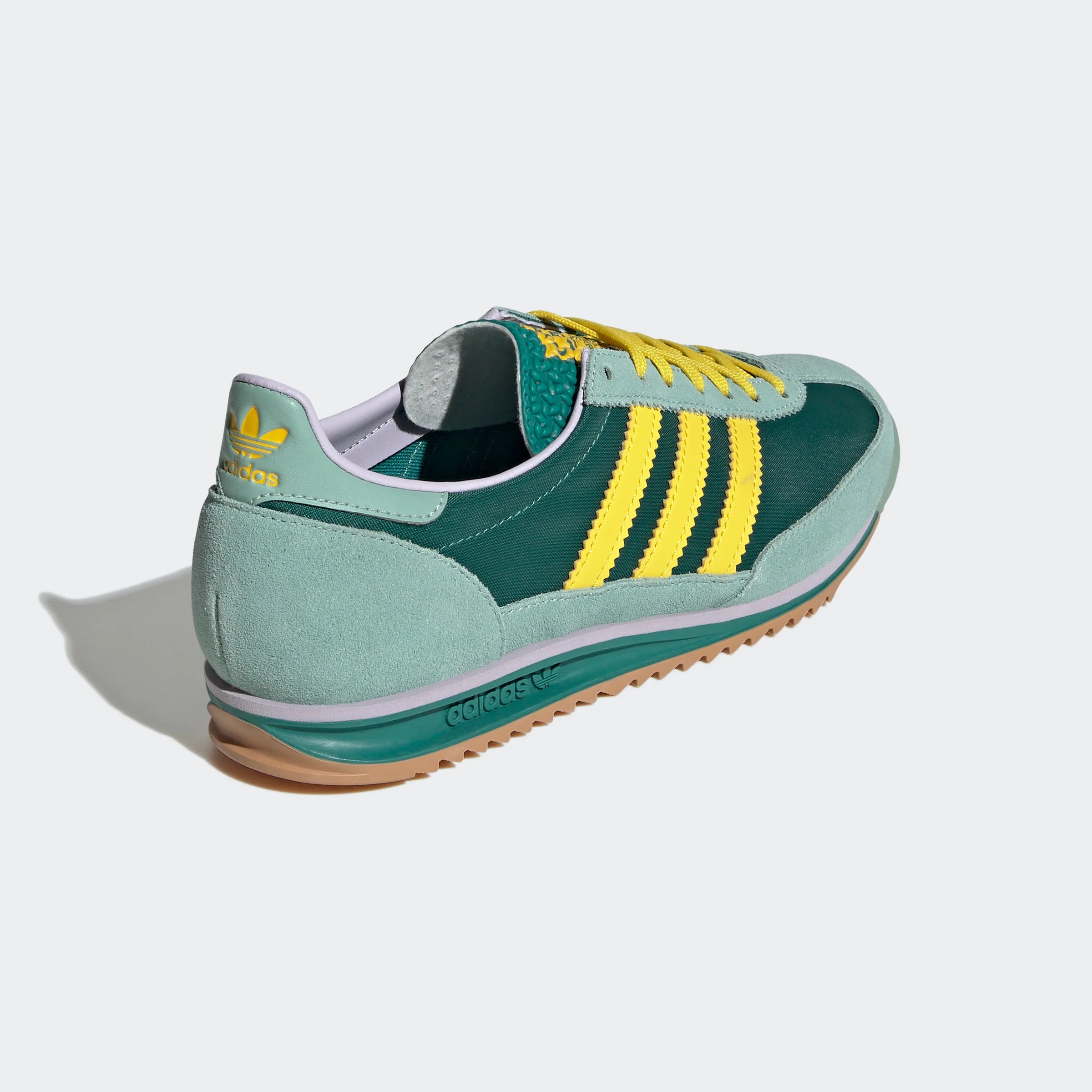 "Adidas SL 72 OG W in Green/Yellow Retro Sneaker mit leichtem Nylon, Wildleder-Details und gelben 3-Streifen-Design bei Stickabush Berlin."