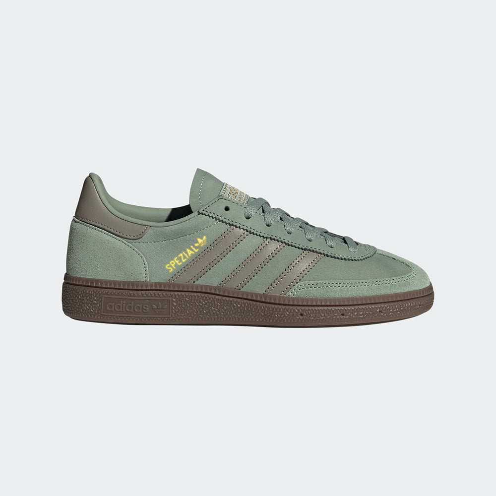 Adidas Spezial Retro-Sneaker in Dunkelgrün JI2645: Schuhe mit „Spezial“-Branding an der Seite und Leder Obermaterial.