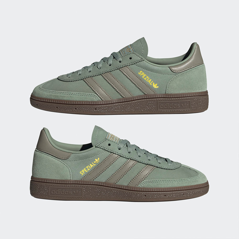 Adidas Spezial Retro-Sneaker in Dunkelgrün JI2645: Schuhe mit „Spezial“-Branding an der Seite und Leder Obermaterial.