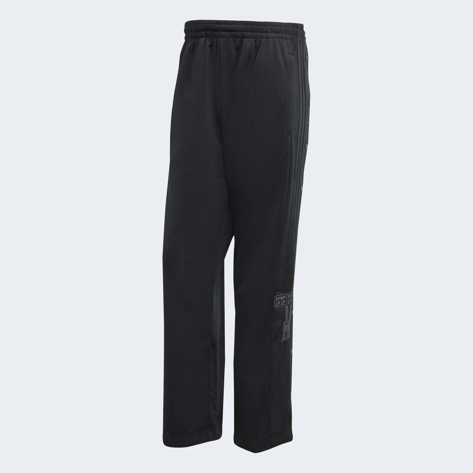 "adidas Originals Adibreak Track Pants Herren All Black, weites Bein mit Druckknopfleiste, tonale 3-Streifen bei Stickabush.“