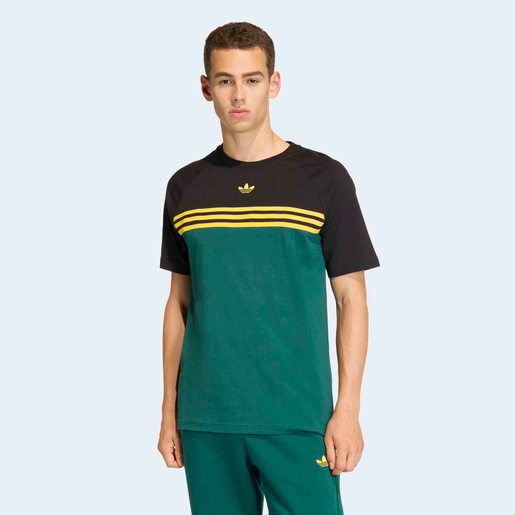 "adidas Originals Chest Stripes T-Shirt Collegiate Green – Retro Herren T-Shirt aus der adidas Originals Bekleidung Kollektion bei Stickabush.“