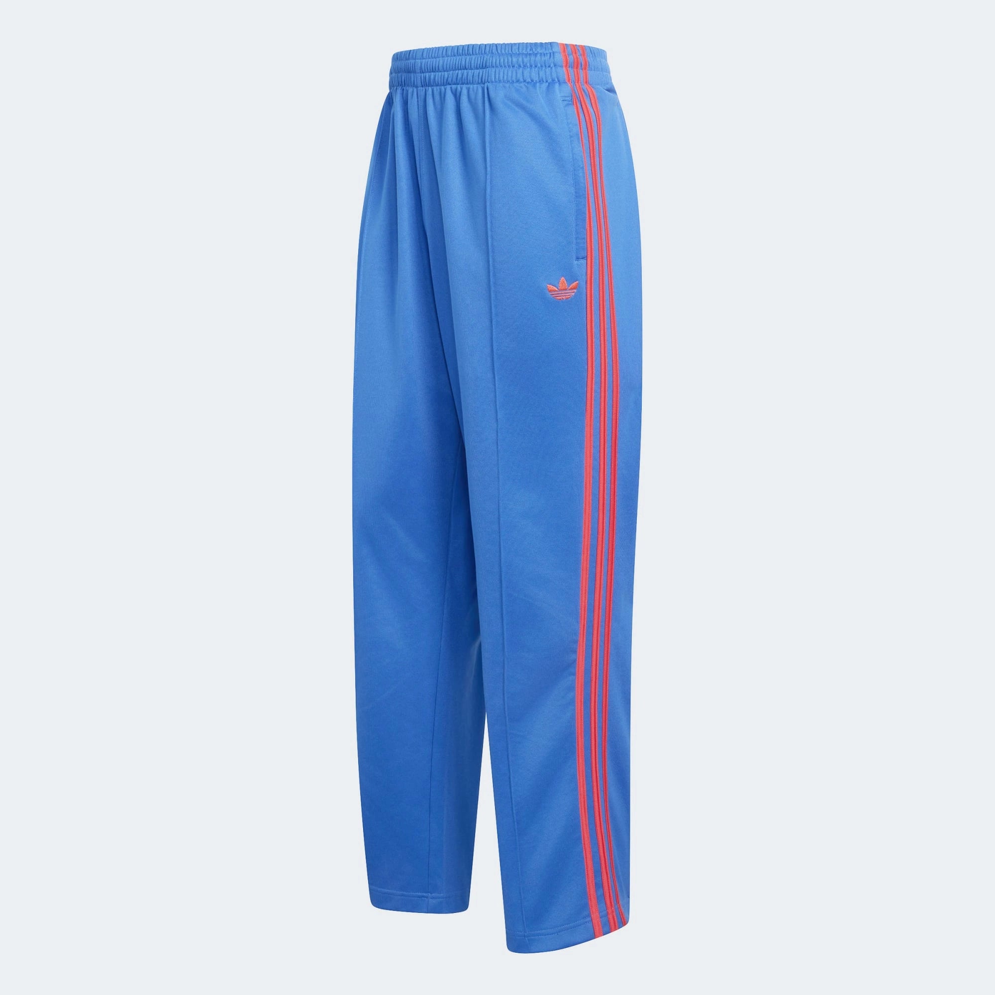 "adidas Originals Firebird Baggy Track Pants Herren in Blau, weiter Oversized-Schnitt, glänzendes Trikot-Material bei Stickabush.“