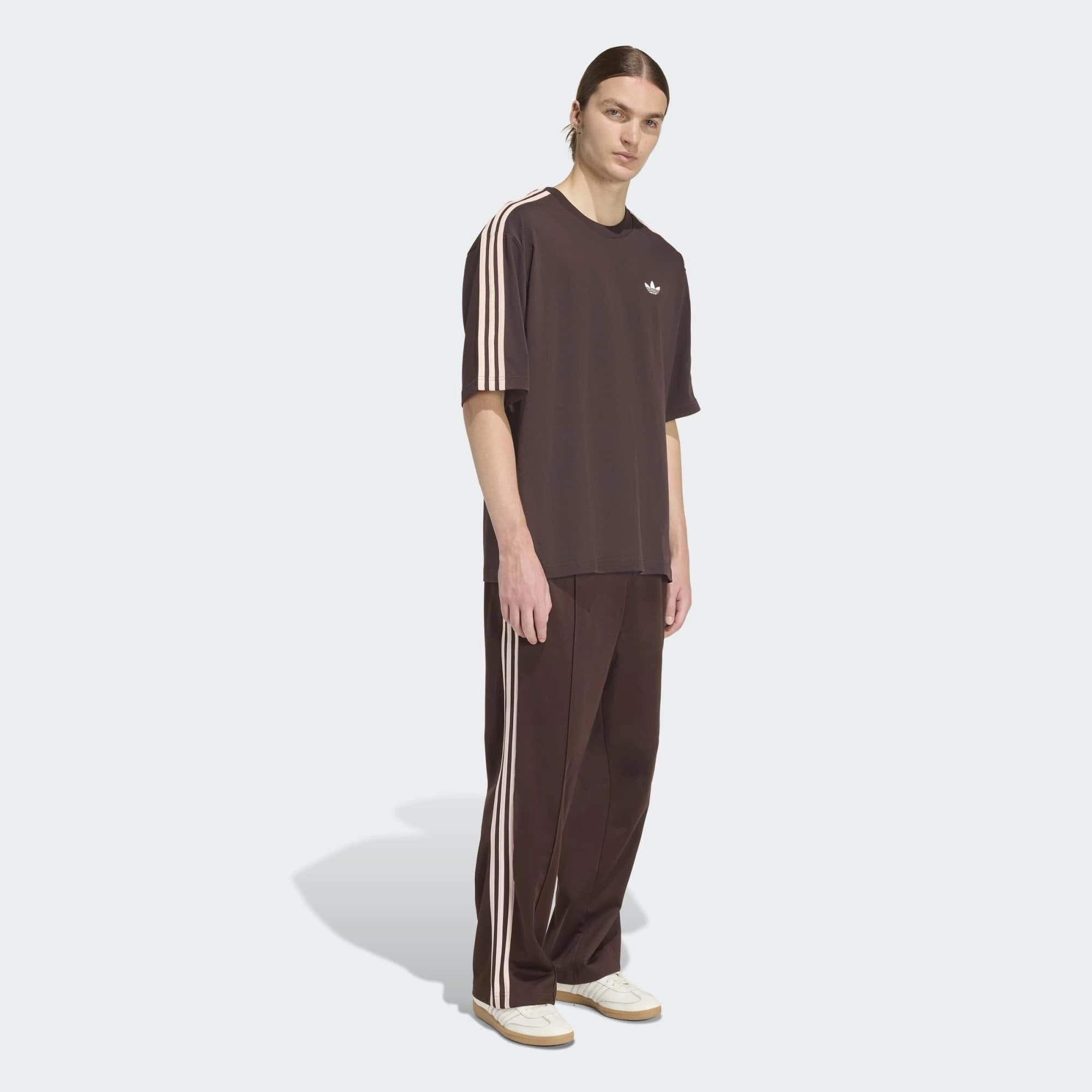 "adidas Originals Firebird Baggy Track Pants Aurora Coffee – Braune weite Trainingshose aus dem adidas Originals Bekleidung Silo bei Stickabush.“