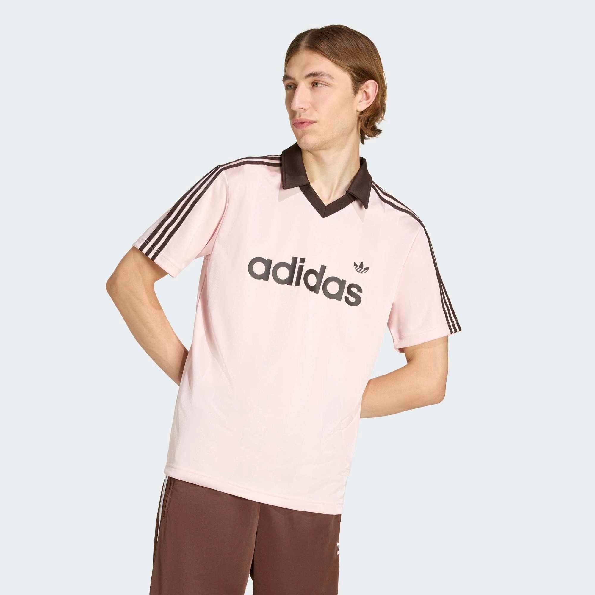 "adidas Originals Archive Collar Trikot Sandy Pink – Rosa Retro Fußball-Jersey aus der adidas Originals Bekleidung Kollektion bei Stickabush.“
