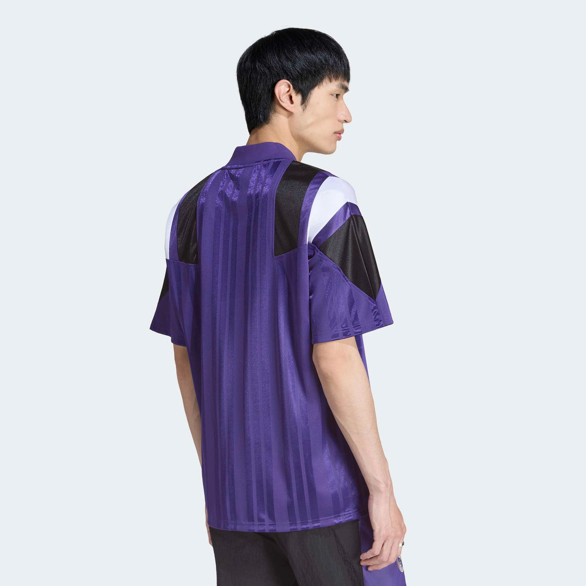 adidas Originals Real Madrid EQT Trikot in Purple – Backansicht am Model bei STICKABUSH