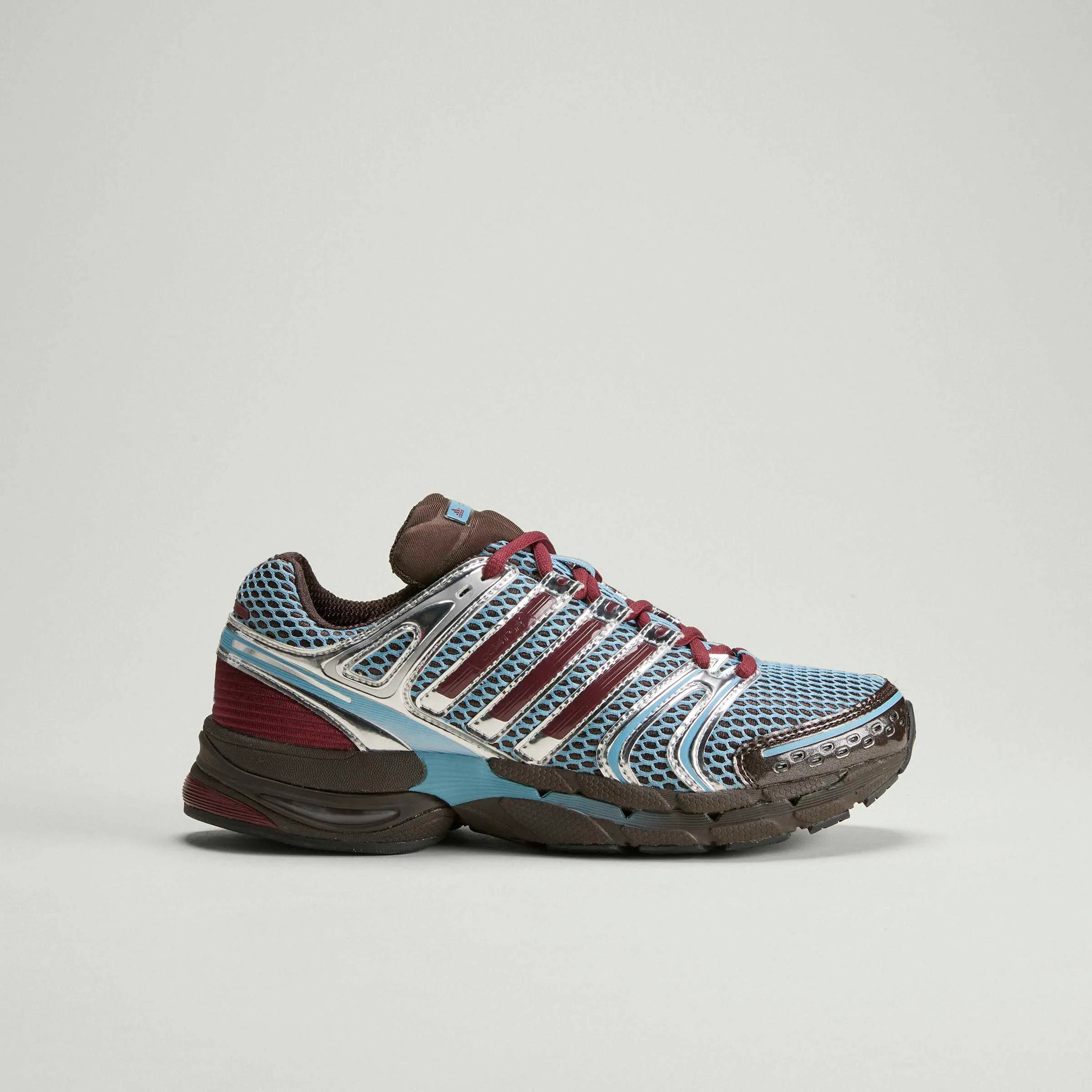 adidas Originals Adistar Control 5 Sneaker in Preloved Blue, Dark Brown und Grey Five jetzt bei Stickabush Berlin.