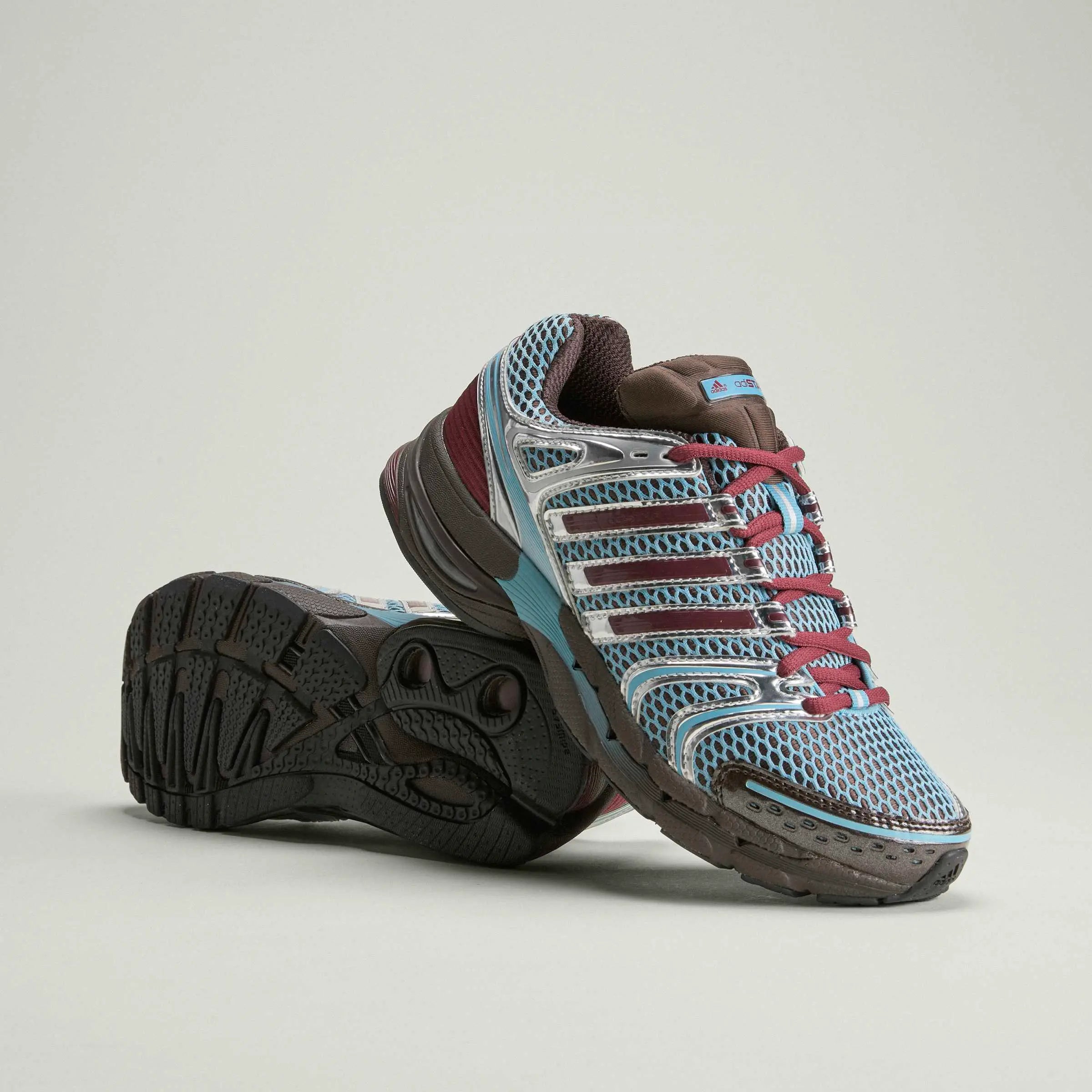 adidas Originals Adistar Control 5 Sneaker in Preloved Blue, Dark Brown und Grey Five jetzt bei Stickabush Berlin.