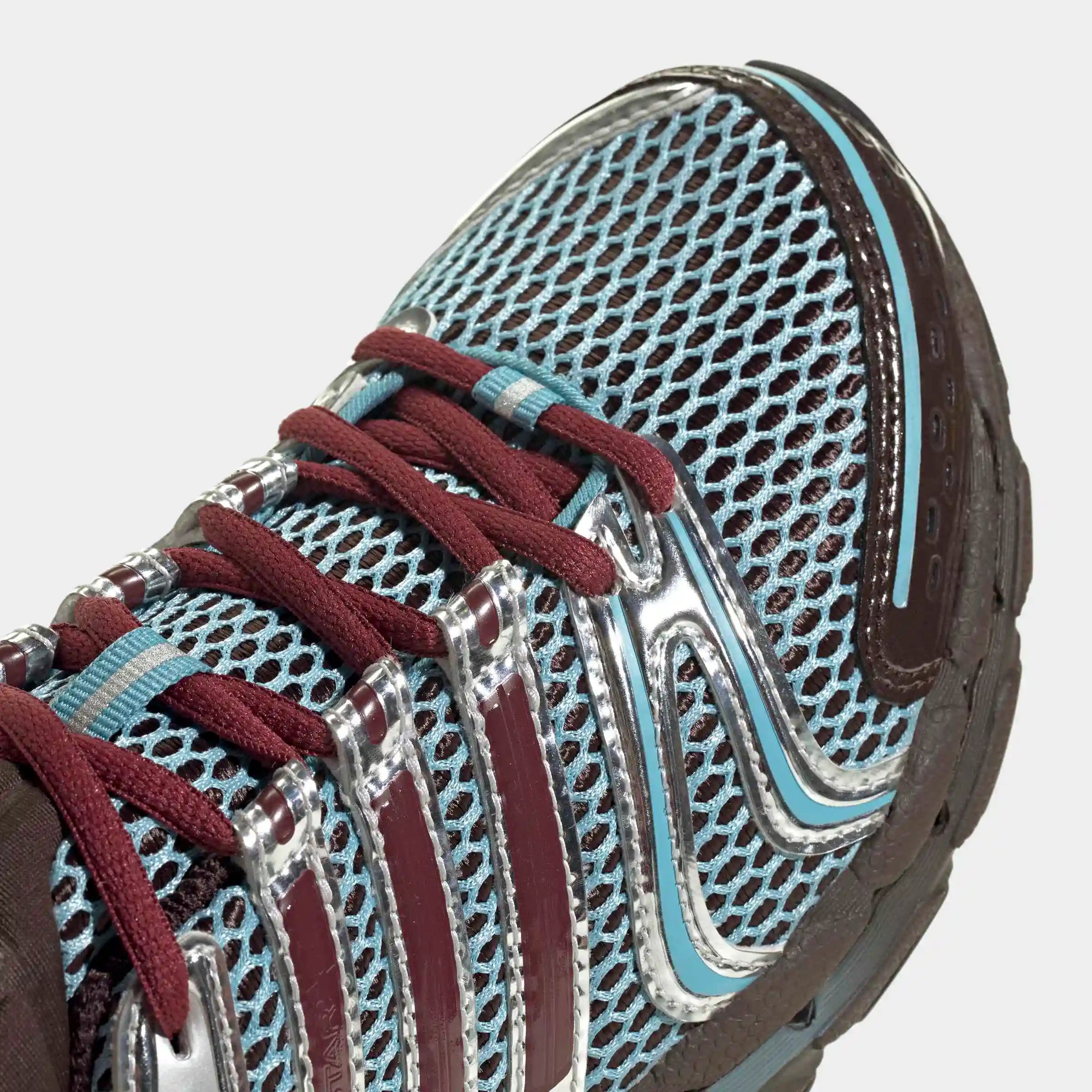 adidas Originals Adistar Control 5 Sneaker in Preloved Blue, Dark Brown und Grey Five jetzt bei Stickabush Berlin.
