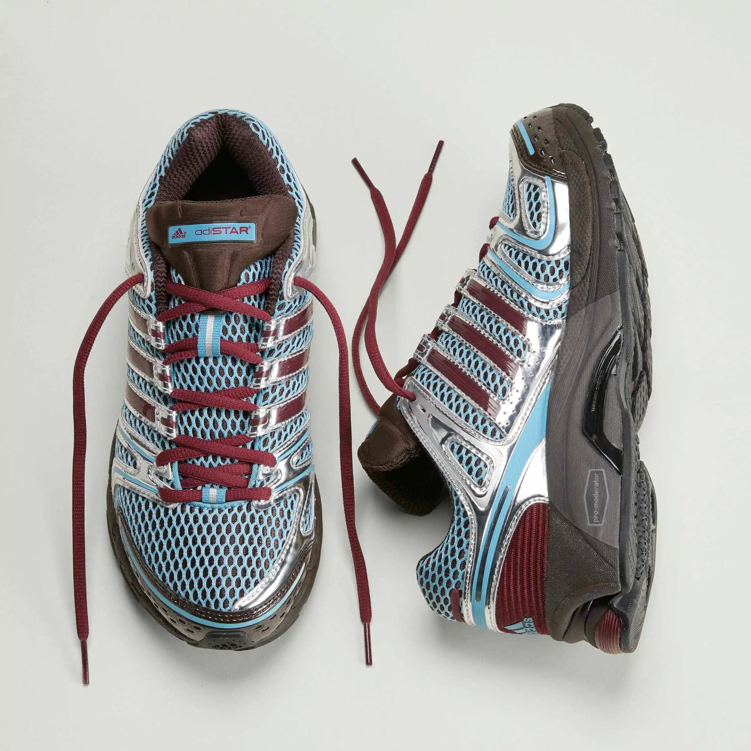 adidas Originals Adistar Control 5 Sneaker in Preloved Blue, Dark Brown und Grey Five jetzt bei Stickabush Berlin.