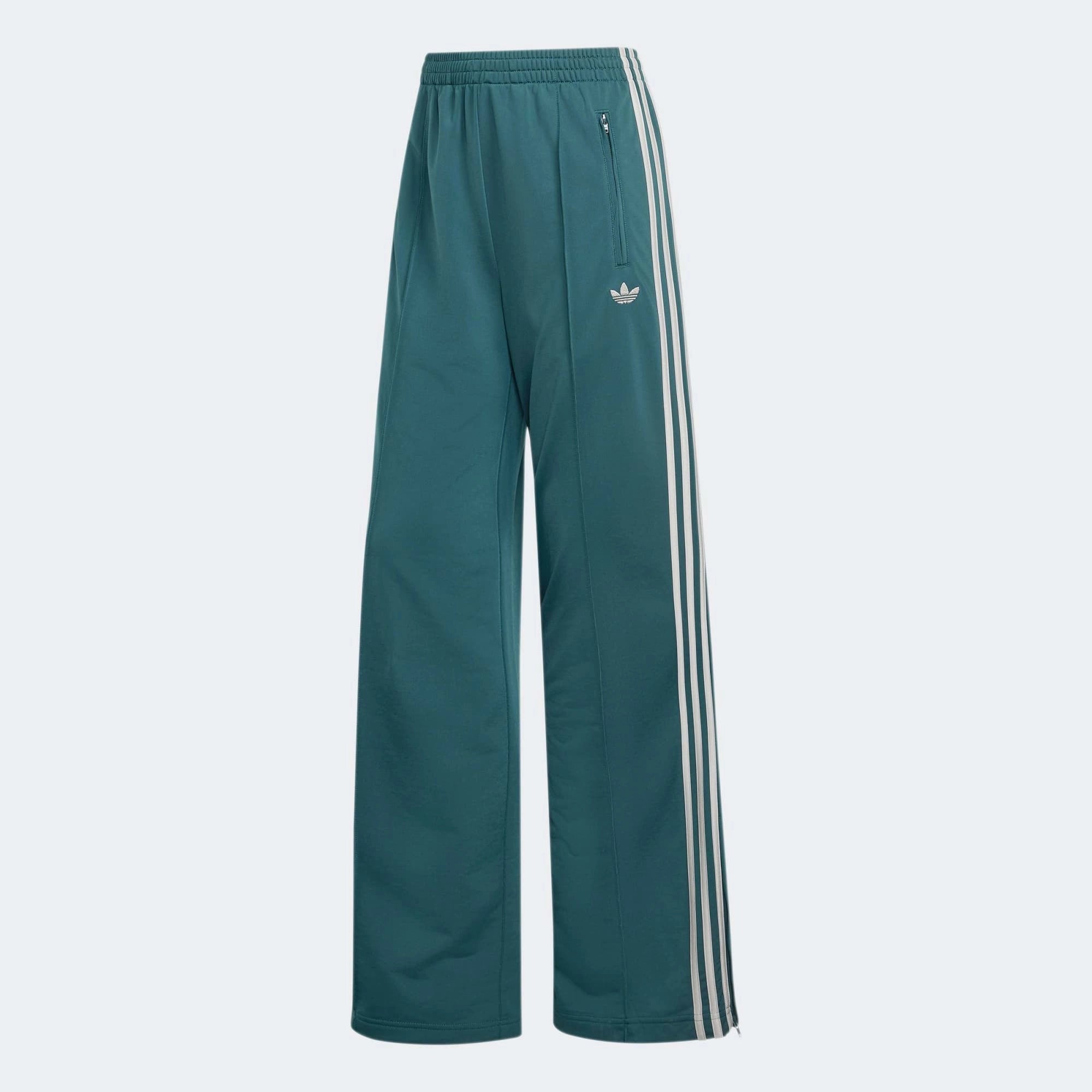 „Dunkelgrüne adidas Originals Firebird Loose Damen Track Pants (KS4672) mit grauen Streifen – weit geschnittene Retro-Trainingshose erhältlich bei Stickabush Berlin.“