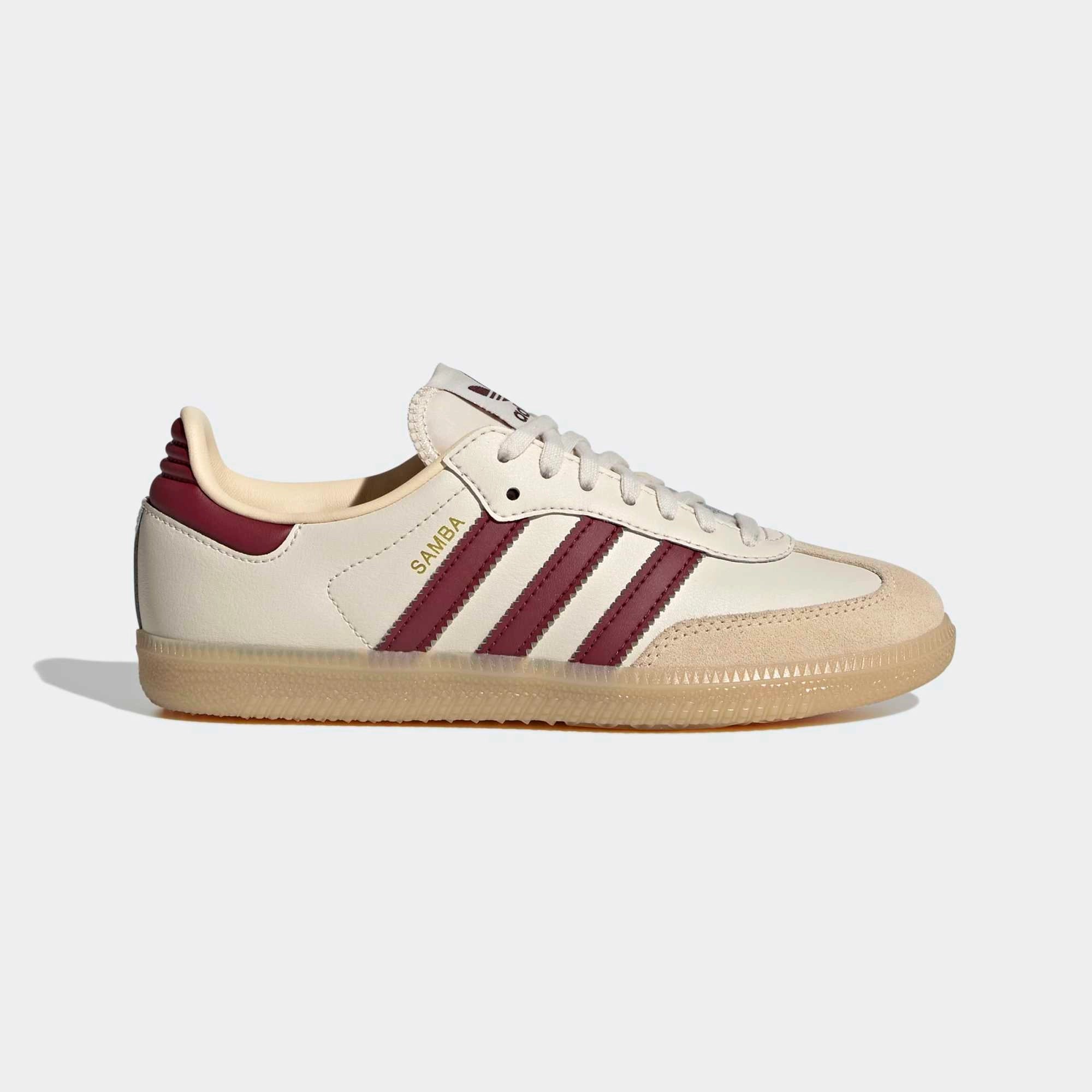 “adidas Originals Samba OG Damen Sneaker Wonder White Shadow Red JQ8554 – Klassische Terrace-Silhouette mit dunkelroten Streifen bei Stickabush Berlin.“