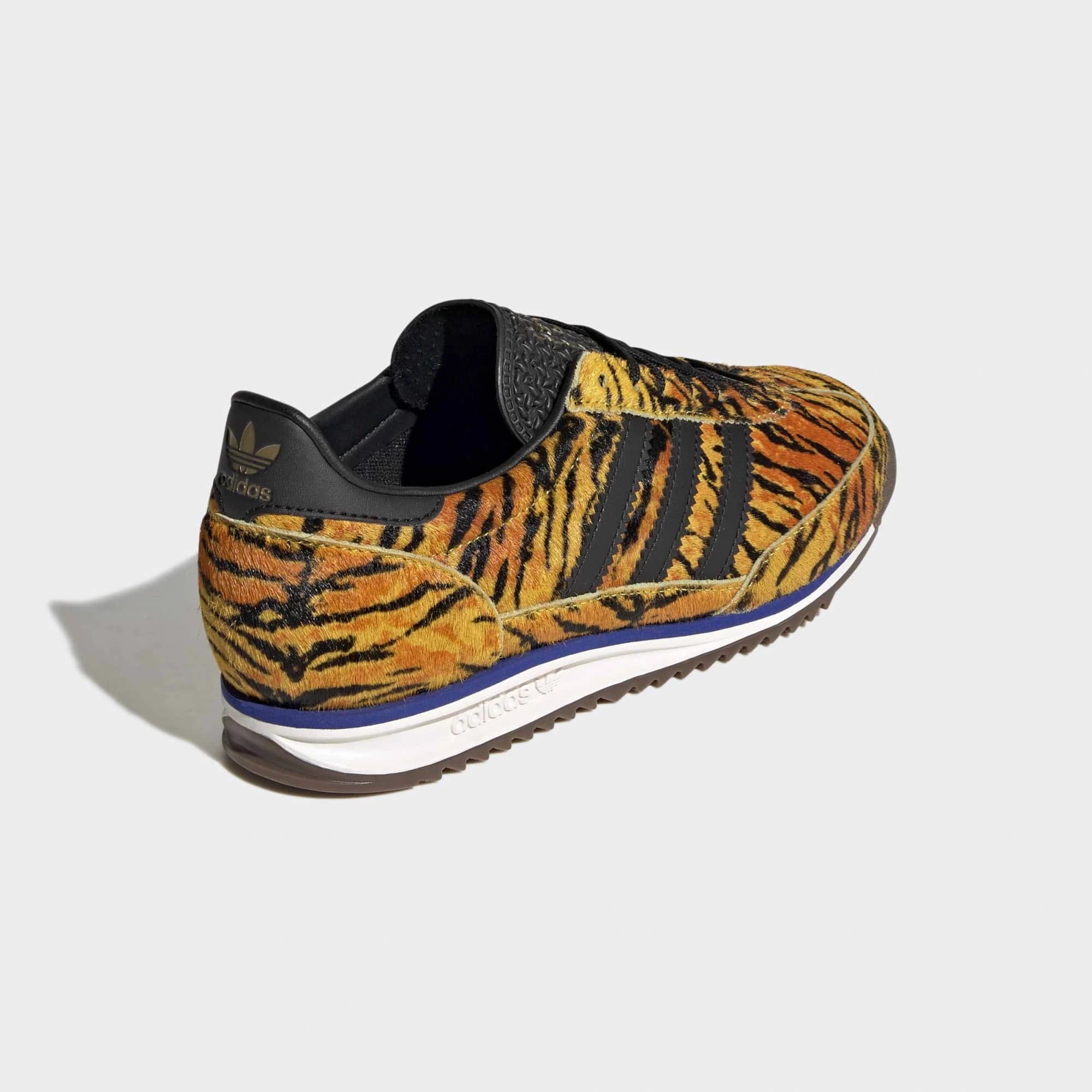 “adidas Originals SL 72 OG Damen Sneaker Tiger Print KH8812 – Gelb-Schwarzes Leo-Muster mit schmaler Retro-Silhouette bei Stickabush Berlin.“
