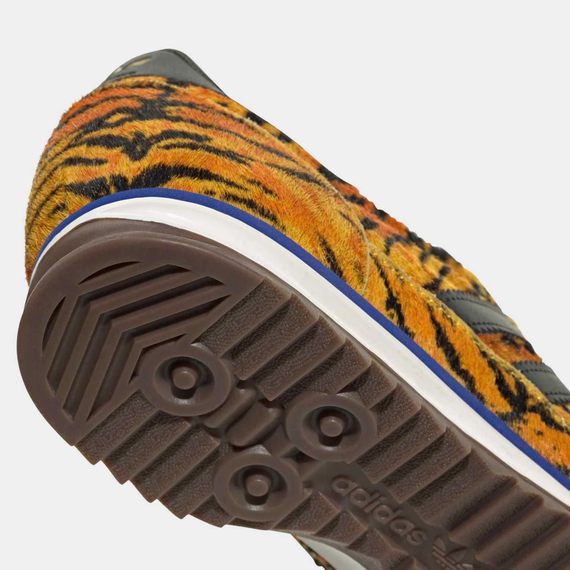 “adidas Originals SL 72 OG Damen Sneaker Tiger Print KH8812 – Gelb-Schwarzes Leo-Muster mit schmaler Retro-Silhouette bei Stickabush Berlin.“