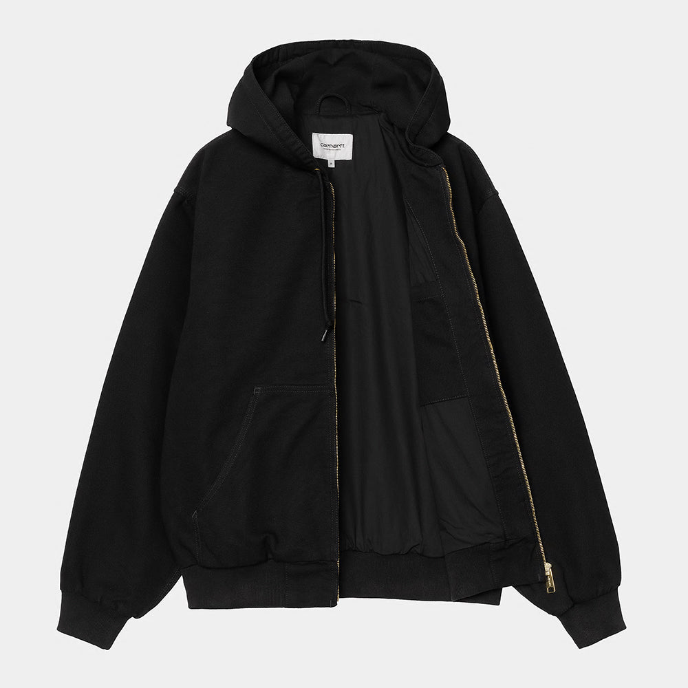 “Schwarze (rinsed) Carhartt WIP Active Jacket (Summer). Leichte Kapuzenjacke aus Baumwoll-Canvas mit durchgehendem Reißverschluss, Kängurutaschen, verstellbarer Kapuze und gerippten Bündchen. Gewebtes Square Label auf der Tasche.“