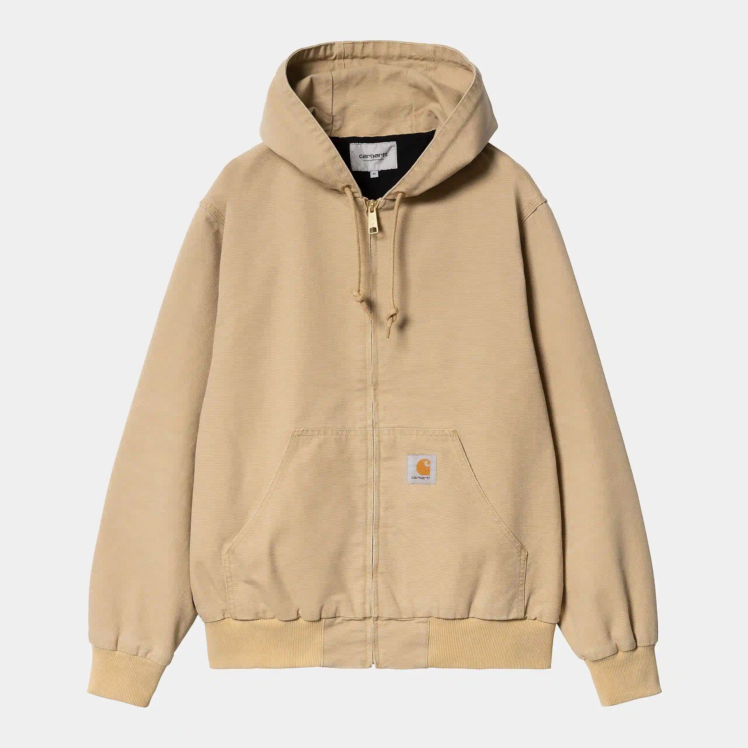 "Carhartt WIP Active Jacket (Summer) – Bourbon (aged canvas). Hellbraune Jacke aus gealtertem Canvas mit Kapuze, Reißverschluss und Kängurutaschen."
