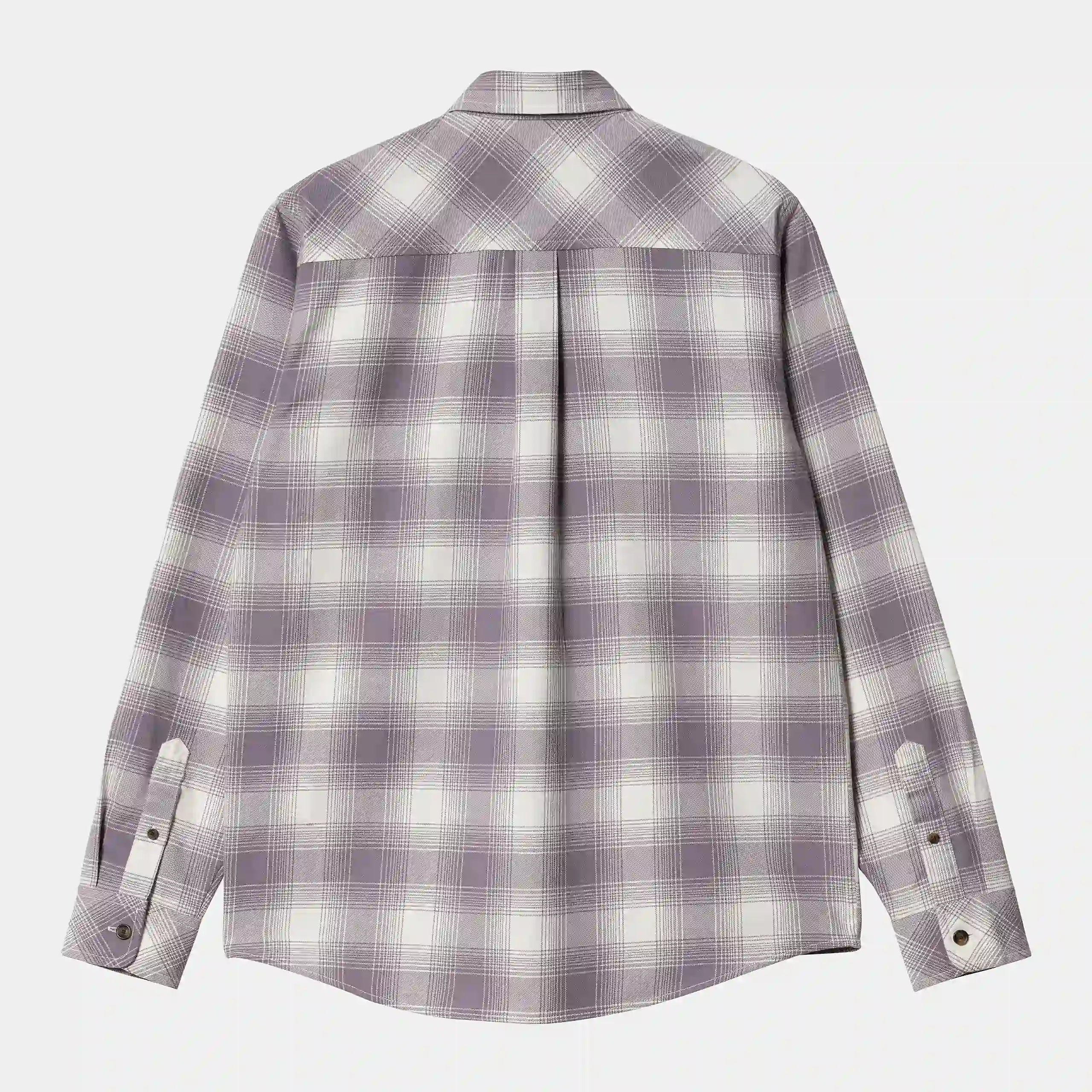 “Geknöpftes Carhartt WIP L/S Deaver Shirt im "Deaver Check / Misty Thistle" Muster. Langärmliges Herrenhemd aus weichem Baumwollflanell mit Allover-Karo, Brusttasche mit Logo-Etikett.“