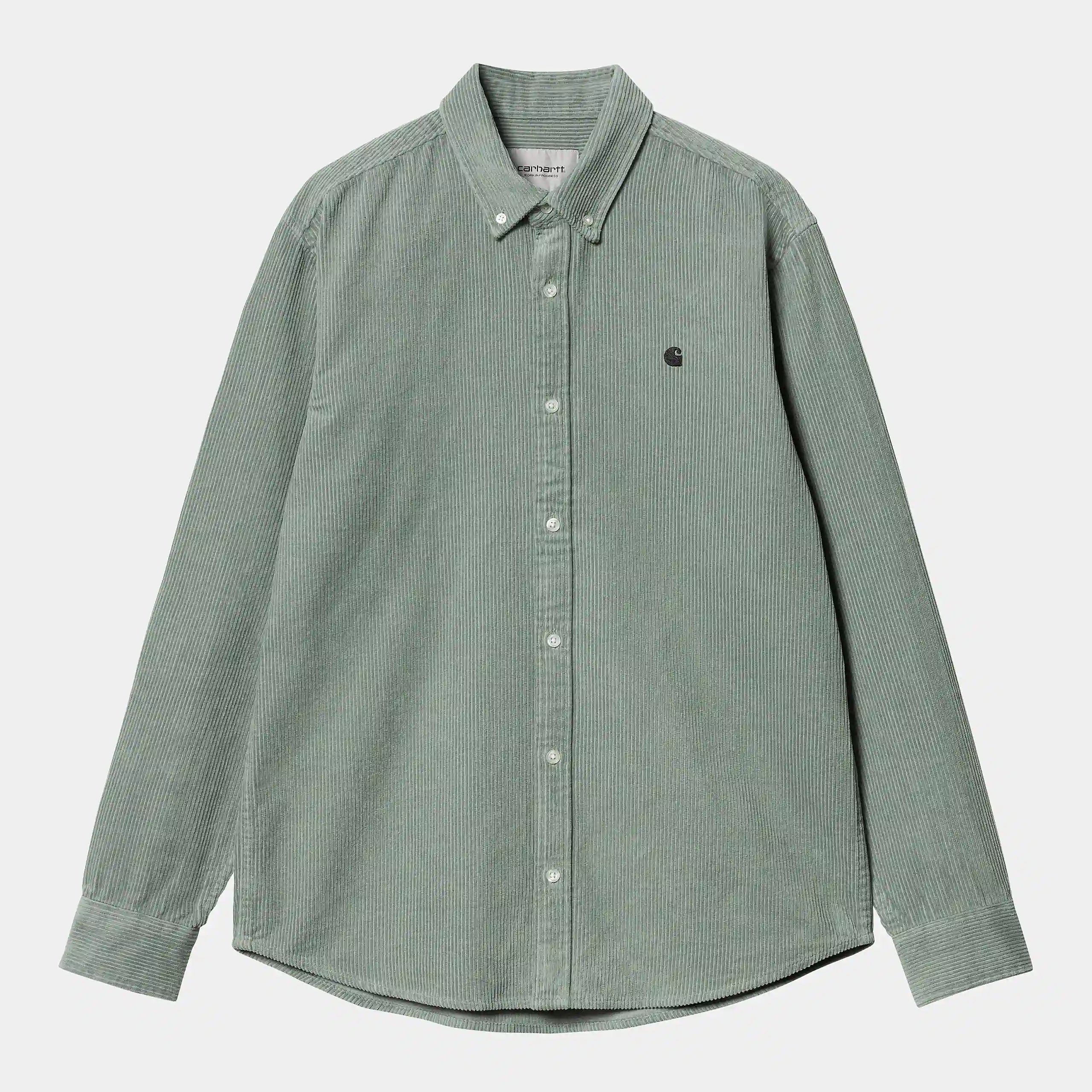 “Pastellgrünfarbenes ("Glassy Teal") Carhartt WIP L/S Madison Cord Shirt. Langärmliges Hemd aus geripptem Baumwollcord. Reguläre Passform, Knopfverschluss, zwei Brusttaschen und gewebtes Square Label.“