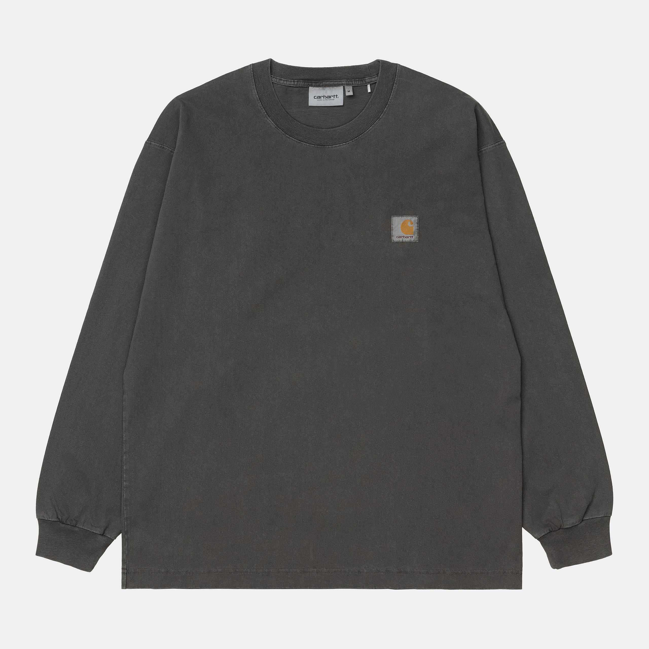 “Schwarzes Carhartt WIP L/S Nelson T-Shirt. Langärmliges Herren-T-Shirt aus weichem Baumwolljersey. Bequeme, lockere Passform mit geripptem Rundhalsausschnitt und kleinem, gewebtem Carhartt Square Label auf der Brust. Klassisches Basic für jeden Tag.“