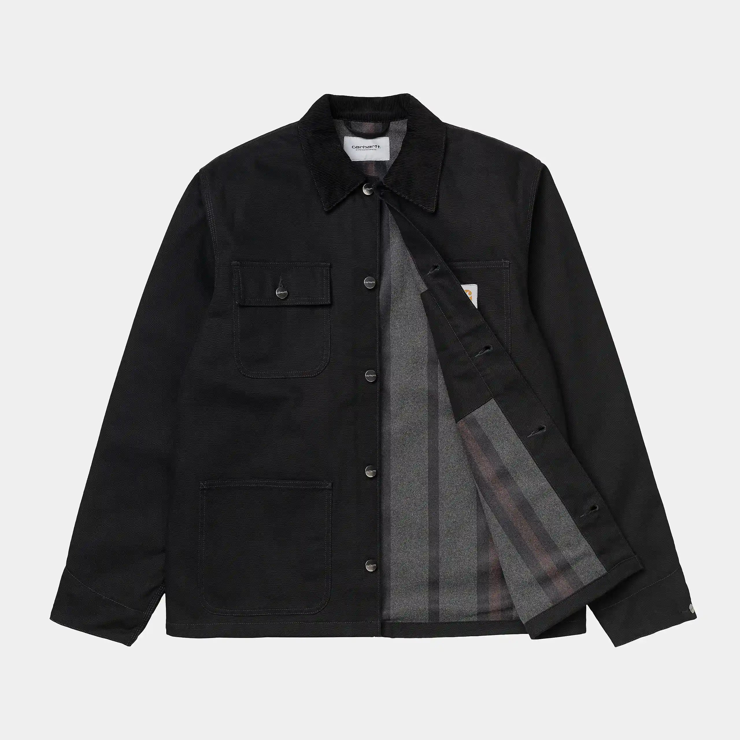 “Schwarzer ("rigid") Carhartt WIP Michigan Coat (Winter). Robuste Winterjacke aus ungefärbtem Baumwoll-Canvas, mit Steppfutter, Knopfverschluss und vier aufgesetzten Taschen.“