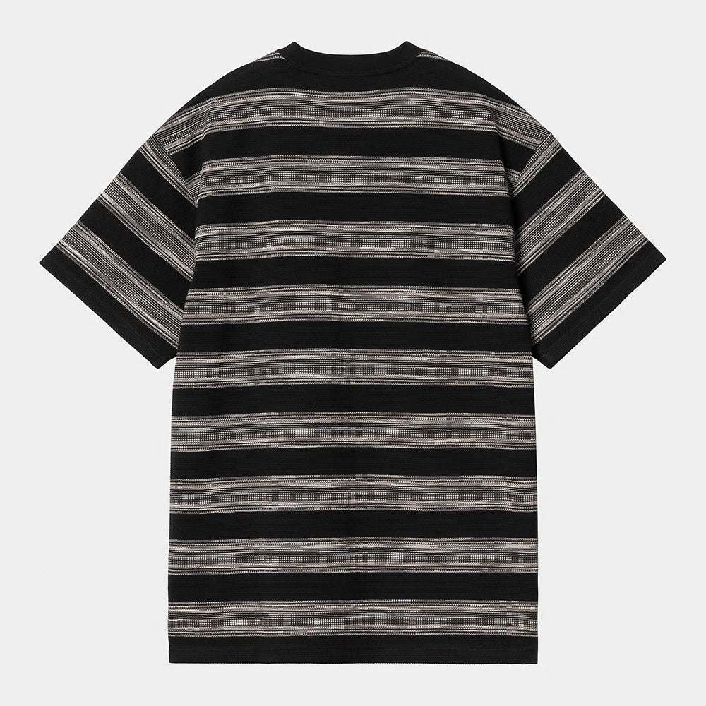 "Schwarzes Carhartt WIP S/S Dodson Pocket T-Shirt mit horizontalen Streifen. Kurzärmliges T-Shirt aus Baumwoll-Jersey mit Rundhalsachnitt, einer aufgesetzten Brusttasche und einem gewebten Carhartt WIP Square Label."