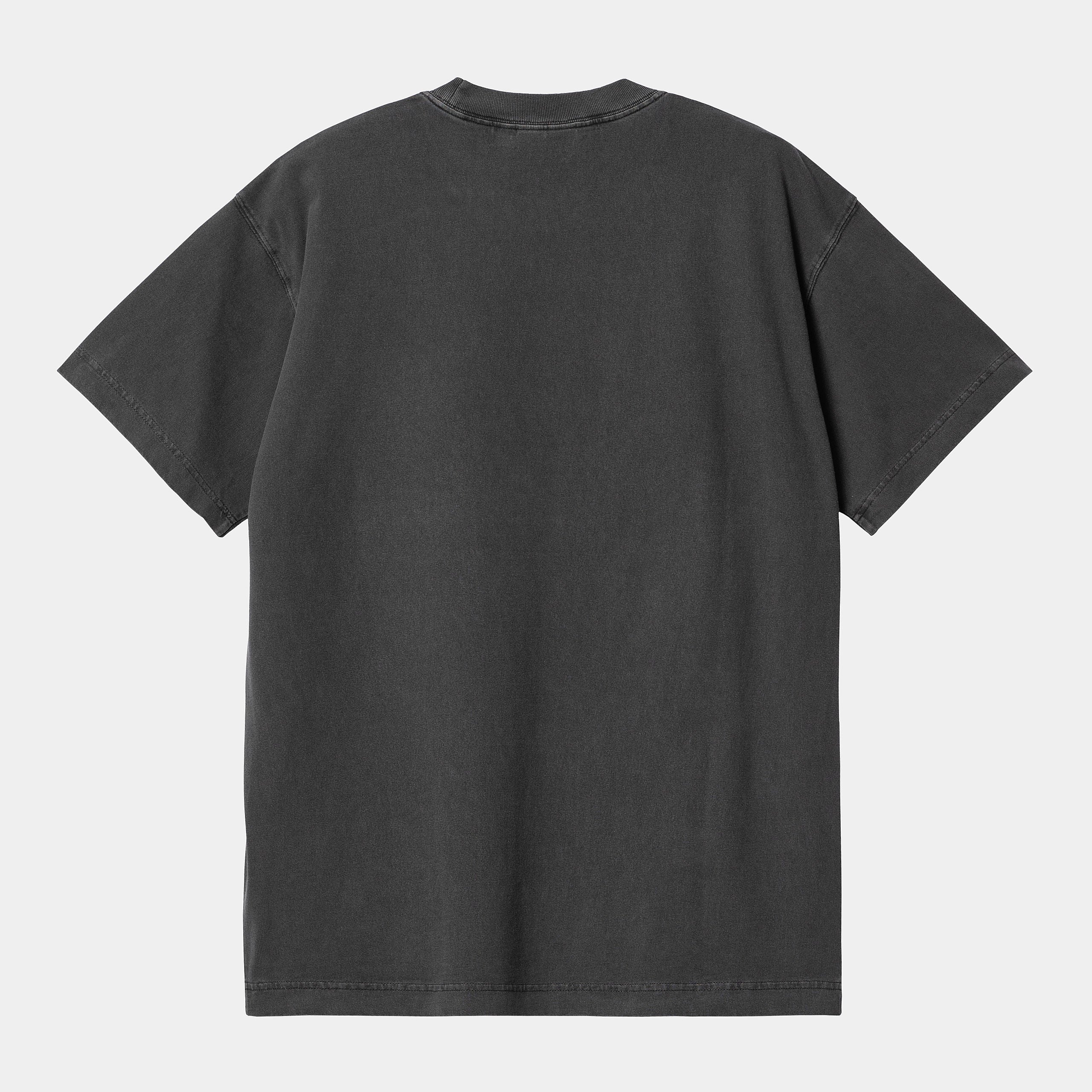 "Dunkelgraues ("Charcoal") Carhartt WIP S/S Nelson T-Shirt. Kurzärmliges Herren-T-Shirt aus weichem, stückgefärbtem Baumwolljersey. Bequeme, lockere Passform mit geripptem Rundhalsausschnitt und dezentem, gewebtem Carhartt Square Label auf der Brust. Alltagstaugliches Basic mit angenehmer Haptik."