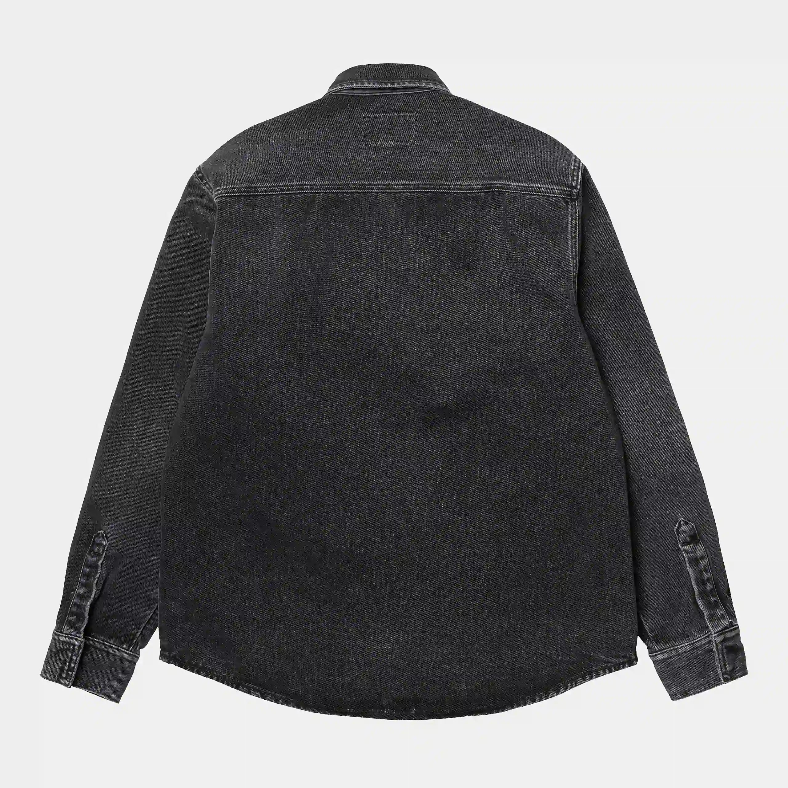 “Schwarze Carhartt WIP Salinac Shirt Jacket. Leichte Jacke aus robustem Baumwolldenim mit Knopfverschluss, zwei Brusttaschen und gewebtem Carhartt WIP Square Label.“