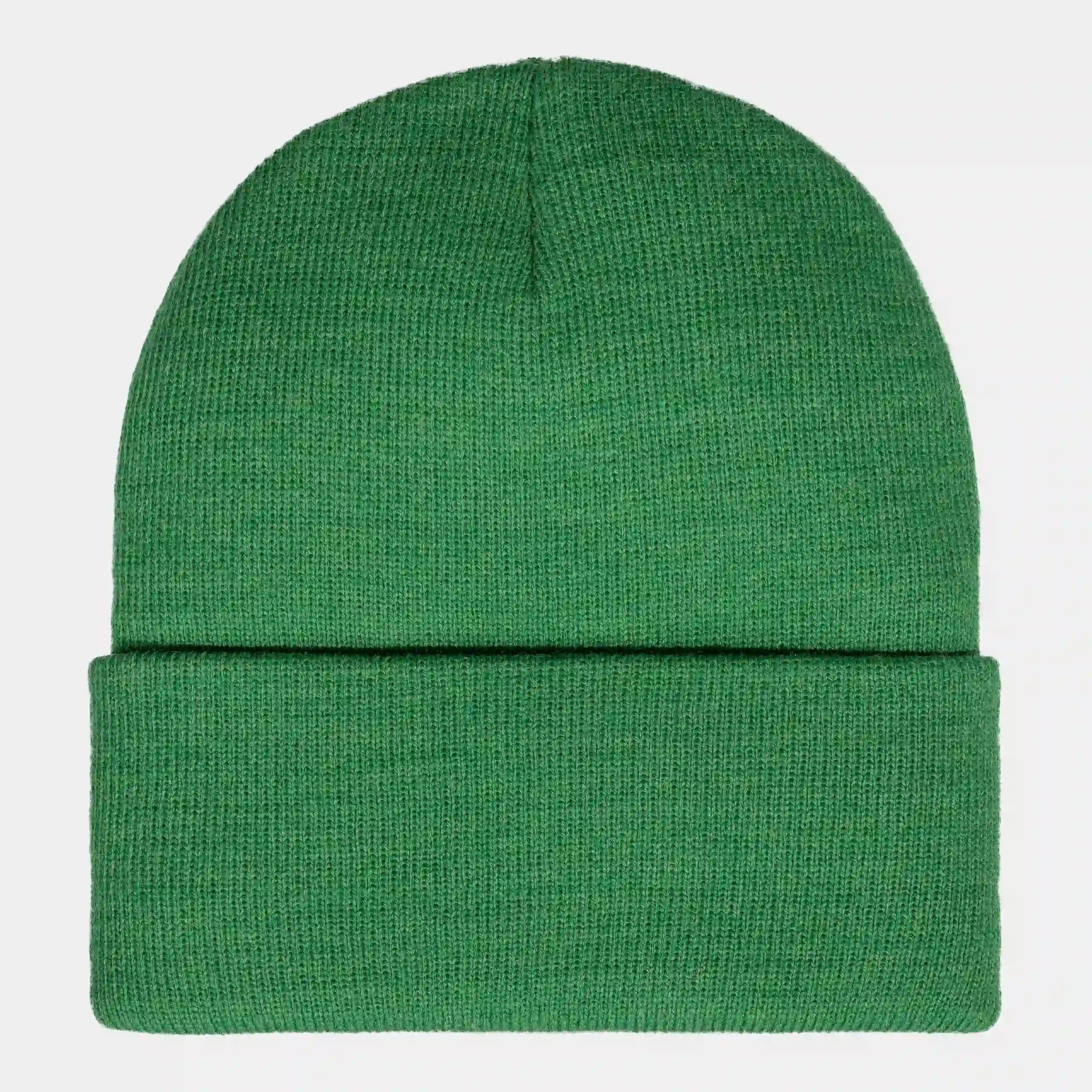 "Zweifarbige Carhartt WIP Strickmütze in Dunkelgrün und Rostrot. Umgeschlagener Saum mit gesticktem, geschwungenem Carhartt Schriftzug in Weiß."